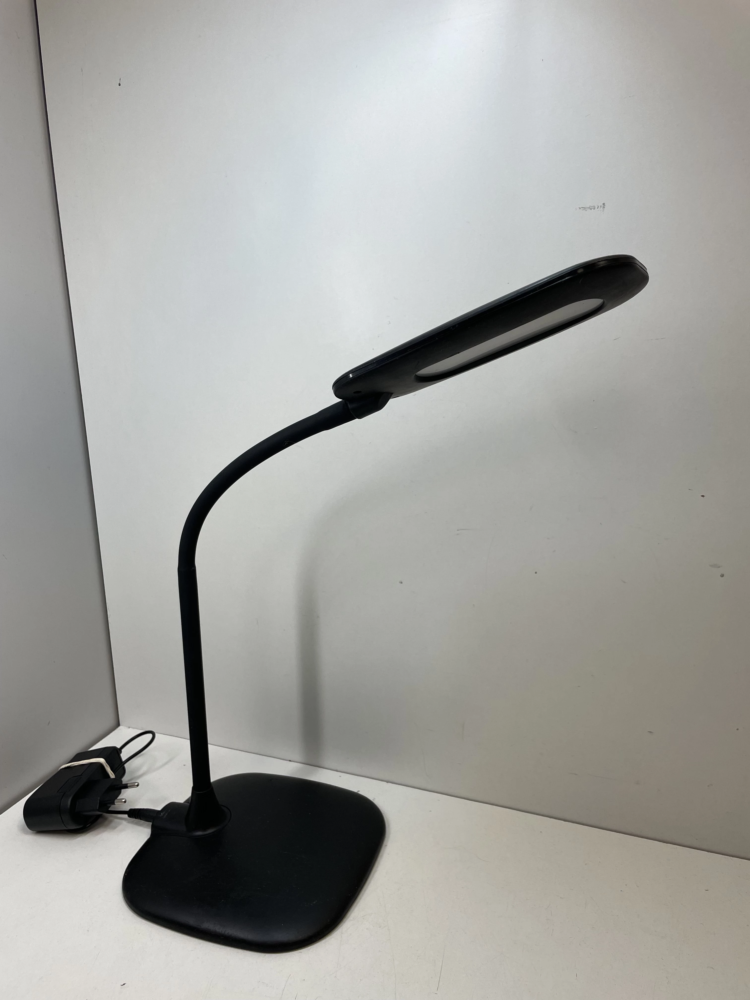 lampka-led-czarna-osiedle-centrum-d1-krakow