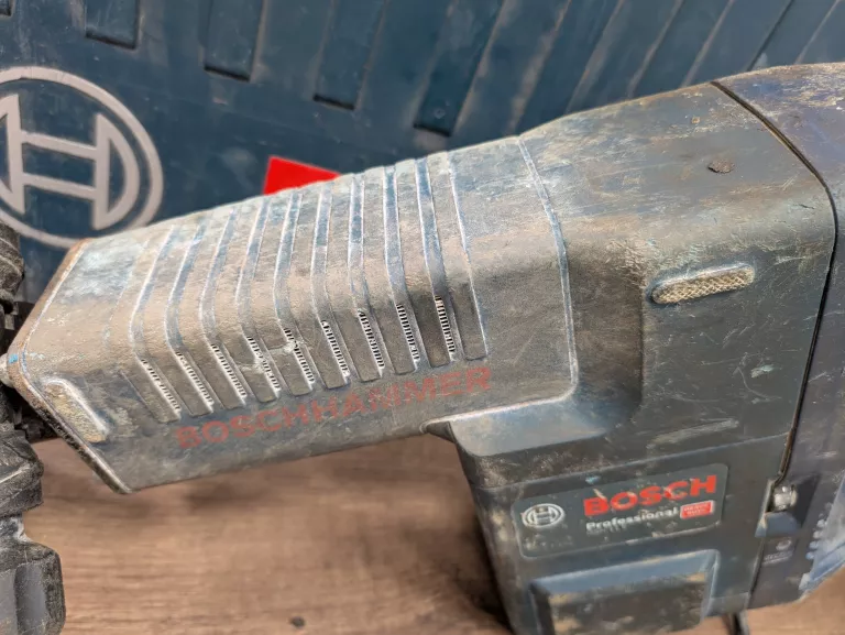 mlot-wyburzeniowy-bosch-hammer-gsh-11-e-walizka-energia-udaru-1620