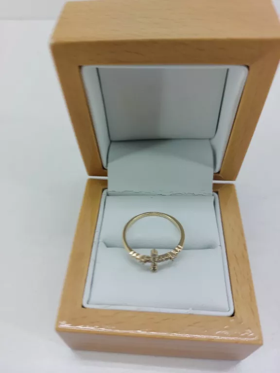 zloty-krzyzykowy-pierscionek-168g-585-kamien-17088-128