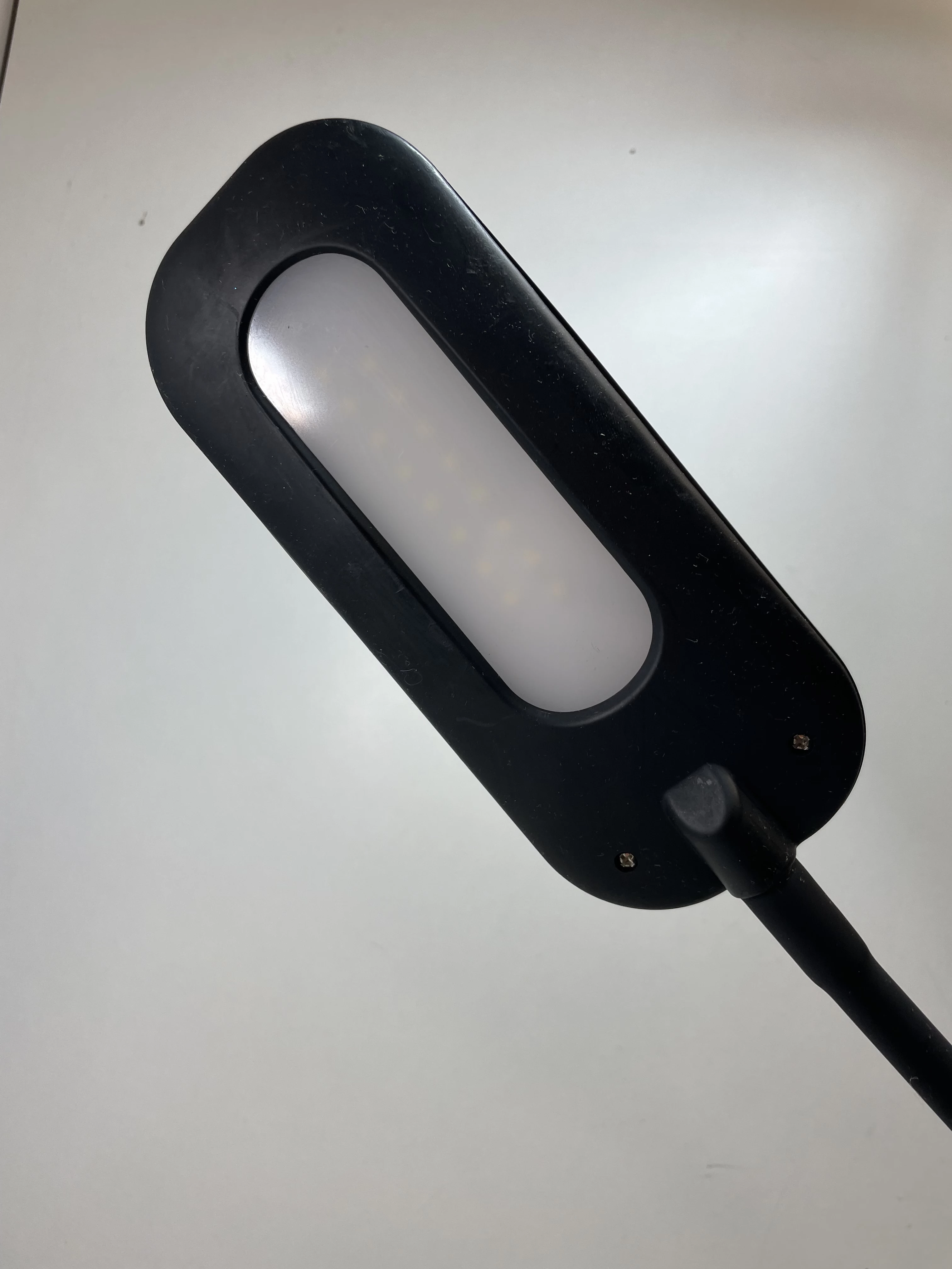 lampka-led-czarna-kolor-11484-4096