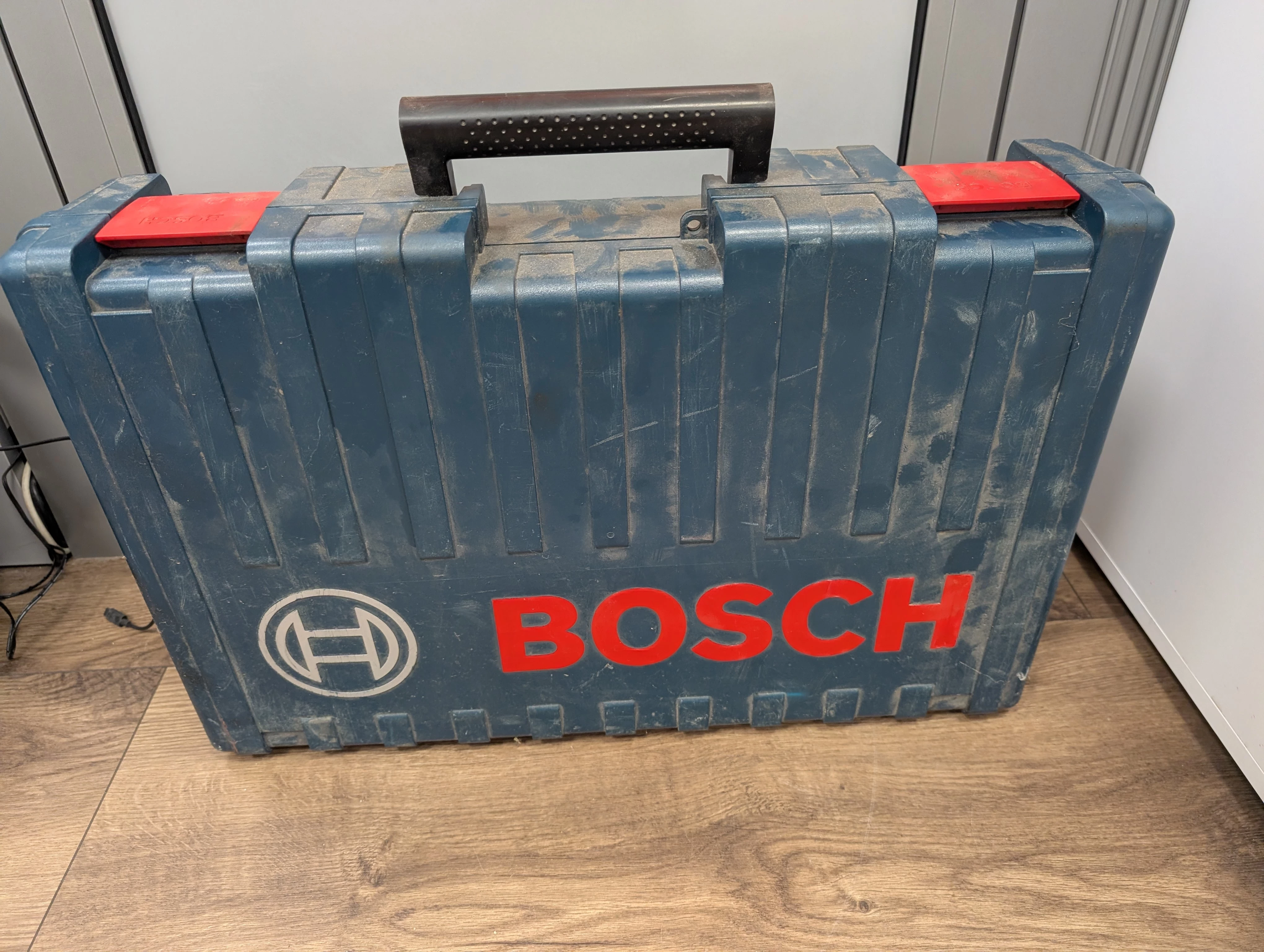 mlot-wyburzeniowy-bosch-hammer-gsh-11-e-walizka-stan-11323-2