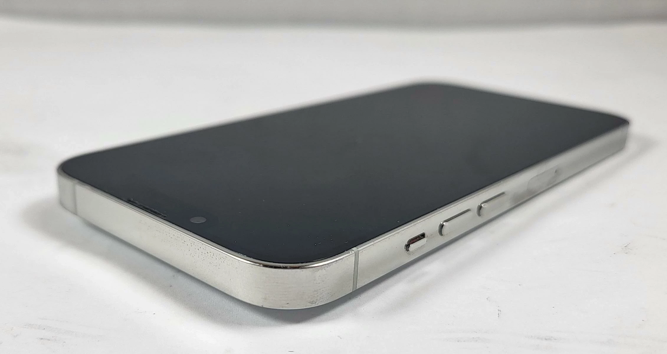 apple-iphone-13-pro-256gb-pudelko-bateria-82-ladny-system-operacyjny-4388-7