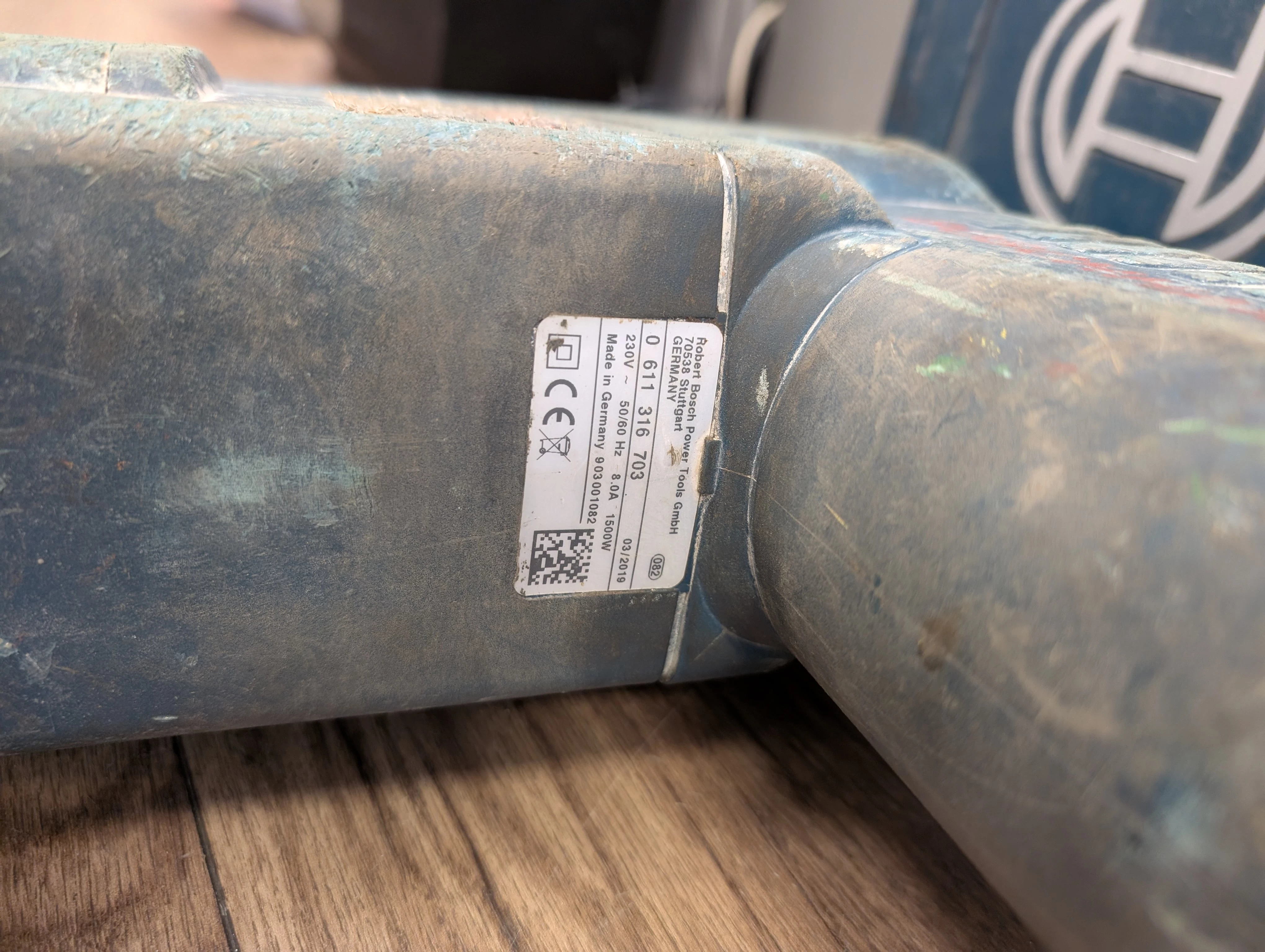 mlot-wyburzeniowy-bosch-hammer-gsh-11-e-walizka-seria-gsh-11-e