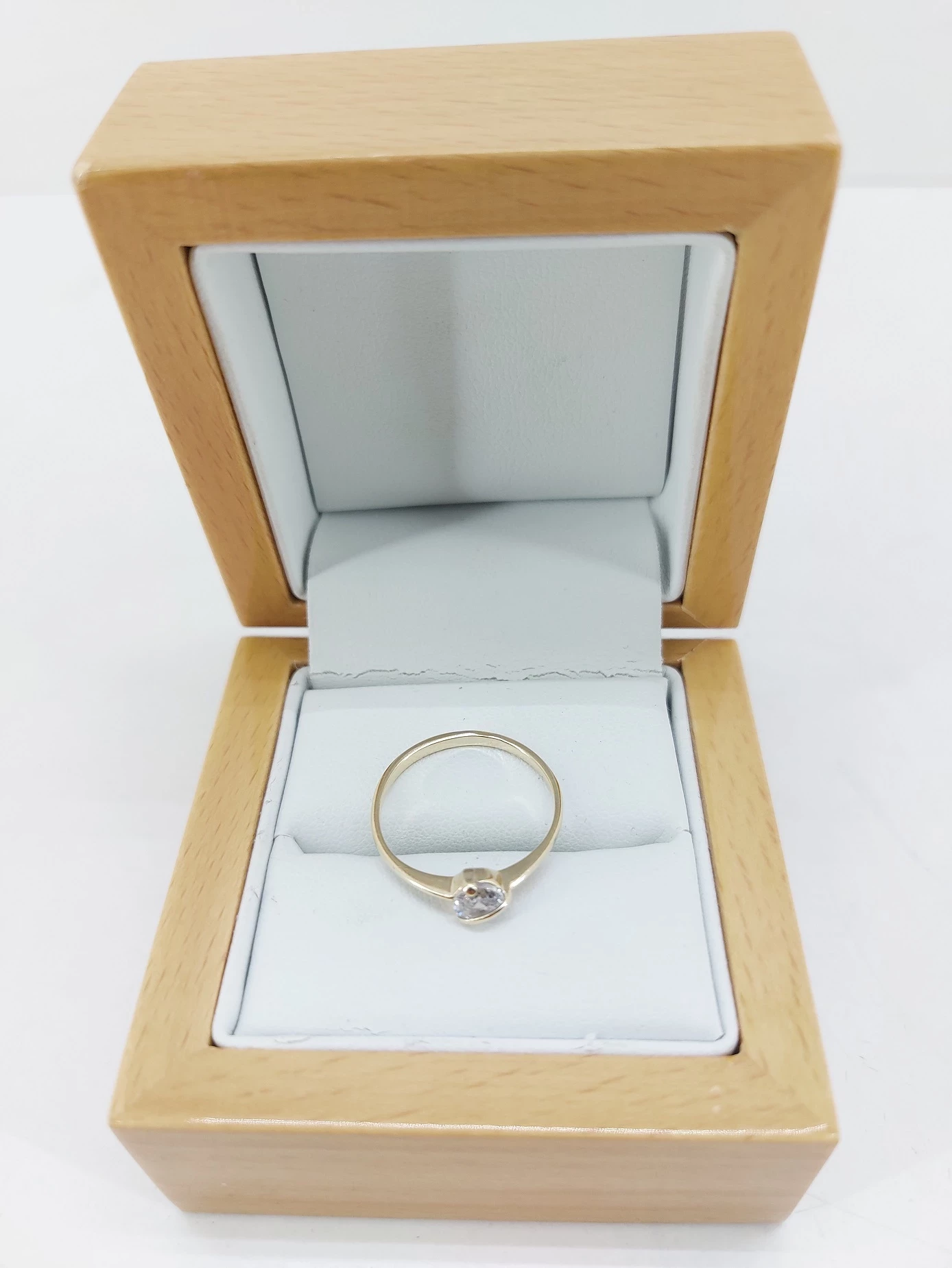 zloty-urokliwy-pierscionek-141g-585-kamien-17088-128