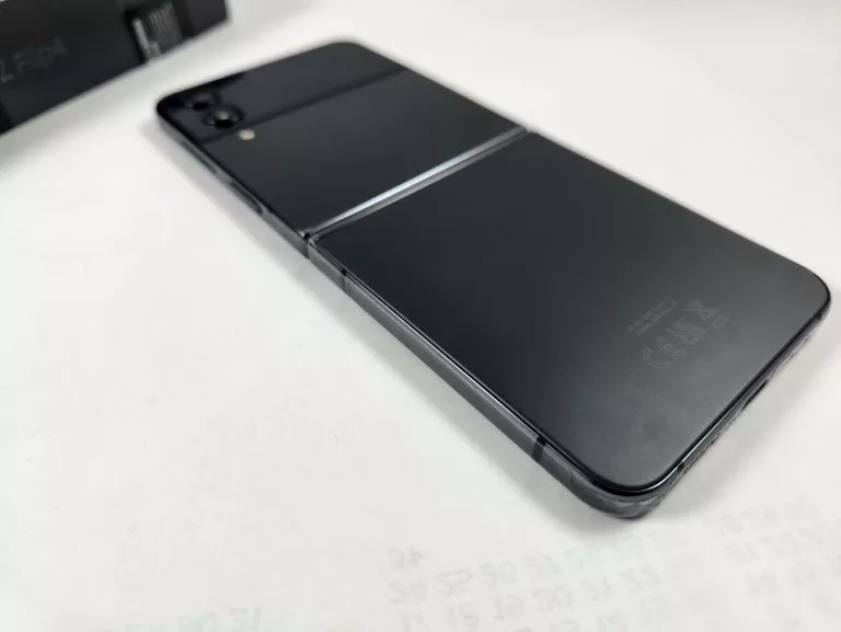 samsung-galaxy-z-flip-4-128gb-pudelko-igla-przekatna-ekranu-670