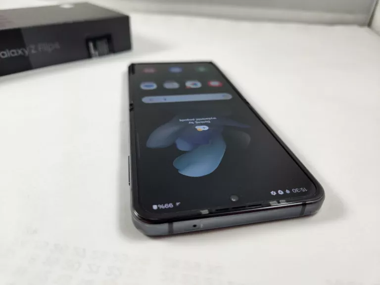 samsung-galaxy-z-flip-4-128gb-pudelko-igla-stan-11323-2
