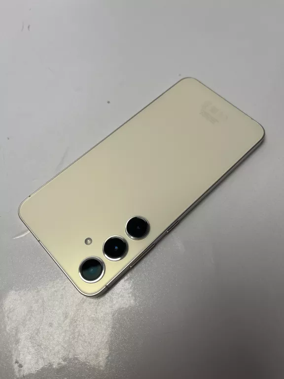 telefon-samsung-galaxy-s24-12512gb-pojemnosc-akumulatora-4900