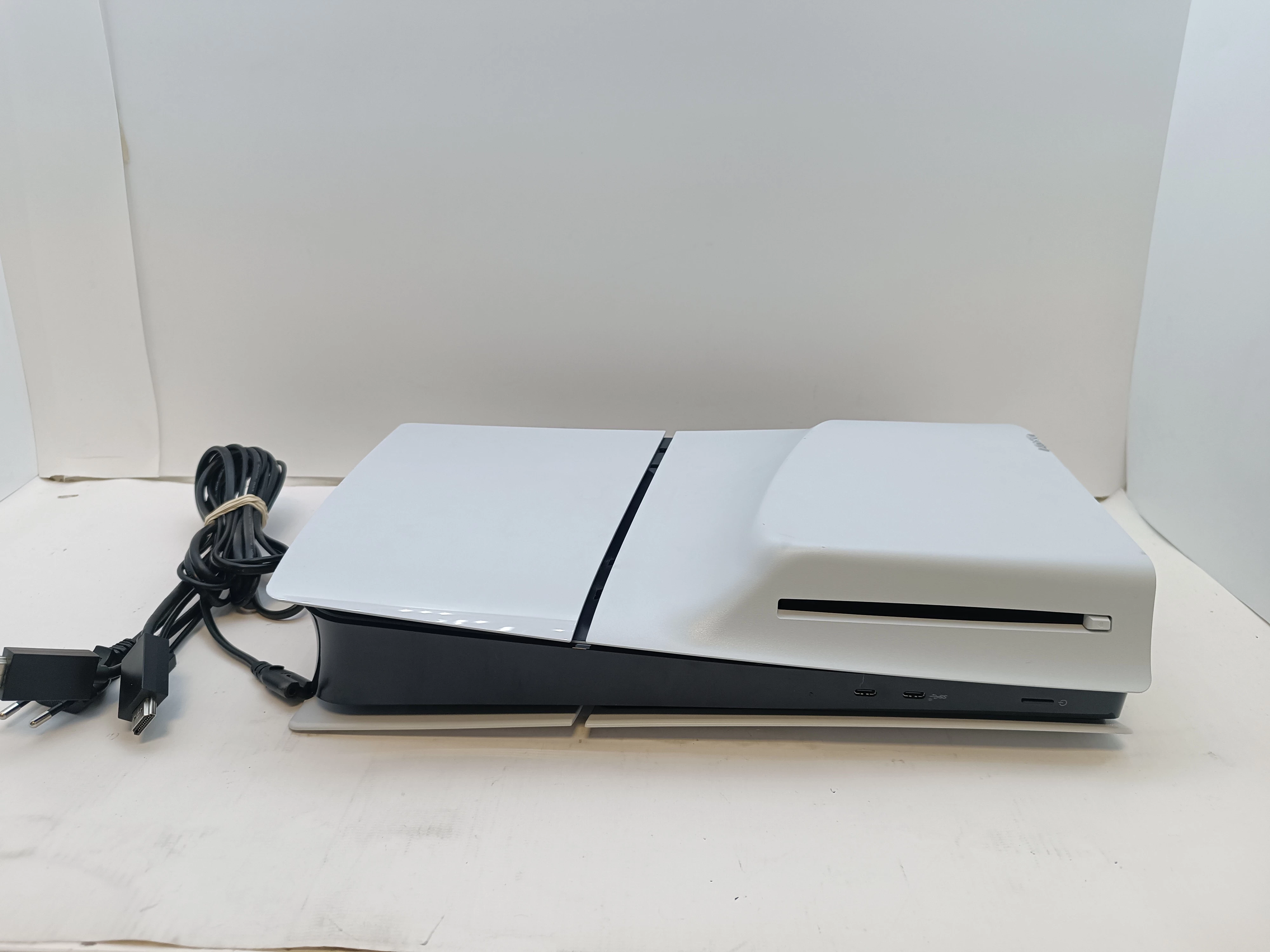 konsola-sony-ps5-cfi-2016-slim-1tb-okablowanie-w-pudelku-kod-producenta-cfi-2016