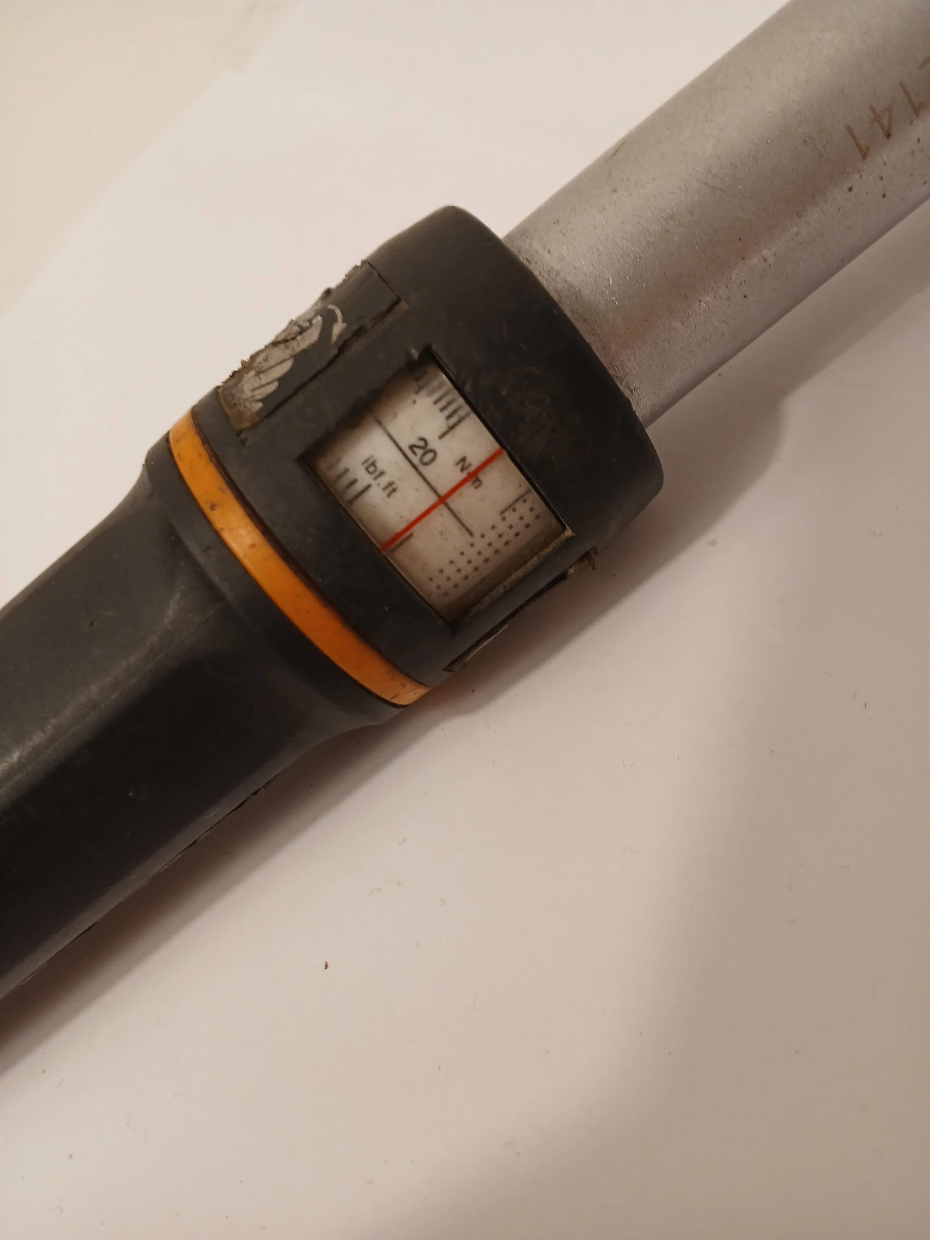 klucz-dynamometryczny-20-100nm-38-kod-producenta-66610