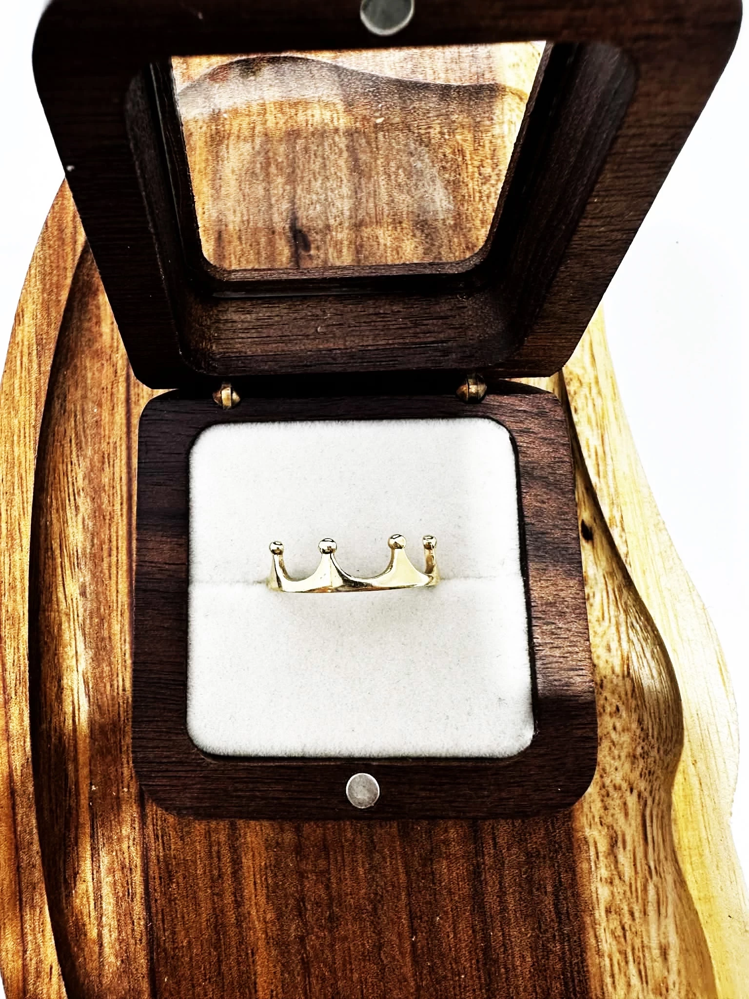 zloty-pierscionek-korona-585-138g-r17-parkowa-8d-lubin