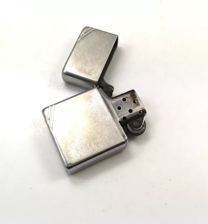 zapalniczka-benzynowa-zippo-rodzaj-4866-1