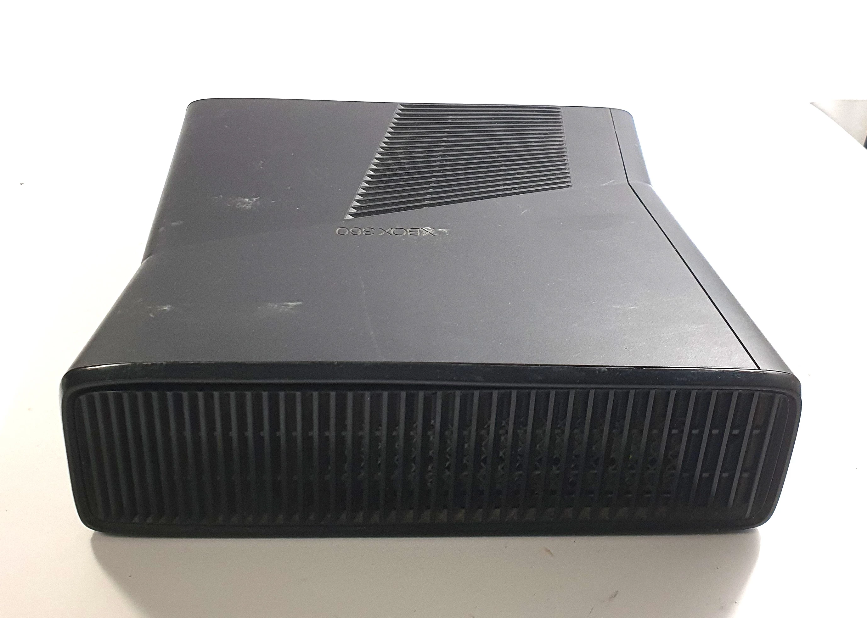 konsola-xbox-360-slim-brak-dyskuokablowanie-wersja-konsoli-205974-225542