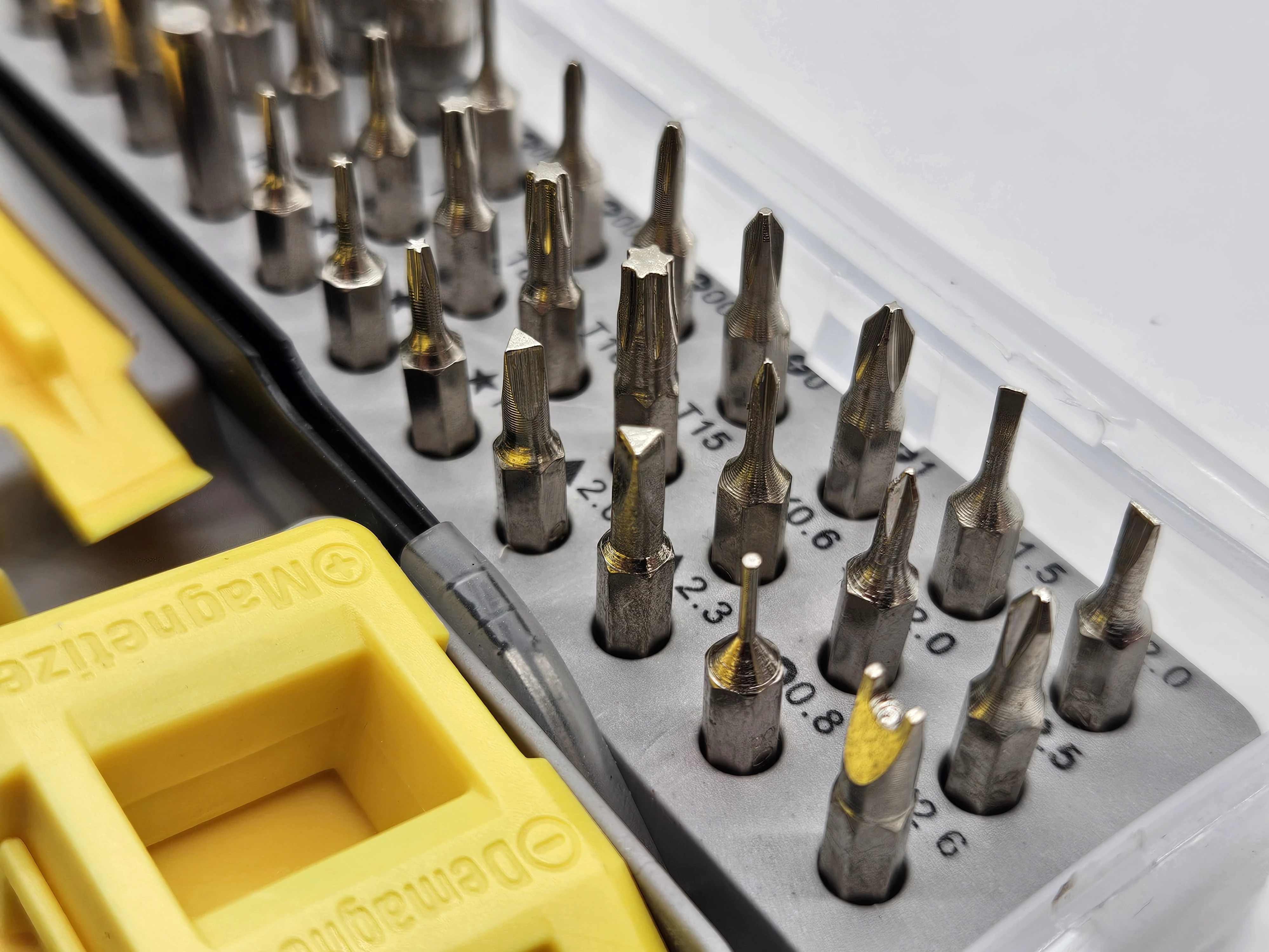 zestaw-wkretakow-hoibaoniu-54pcs-precision-screwdriver-set-stan-11323-2