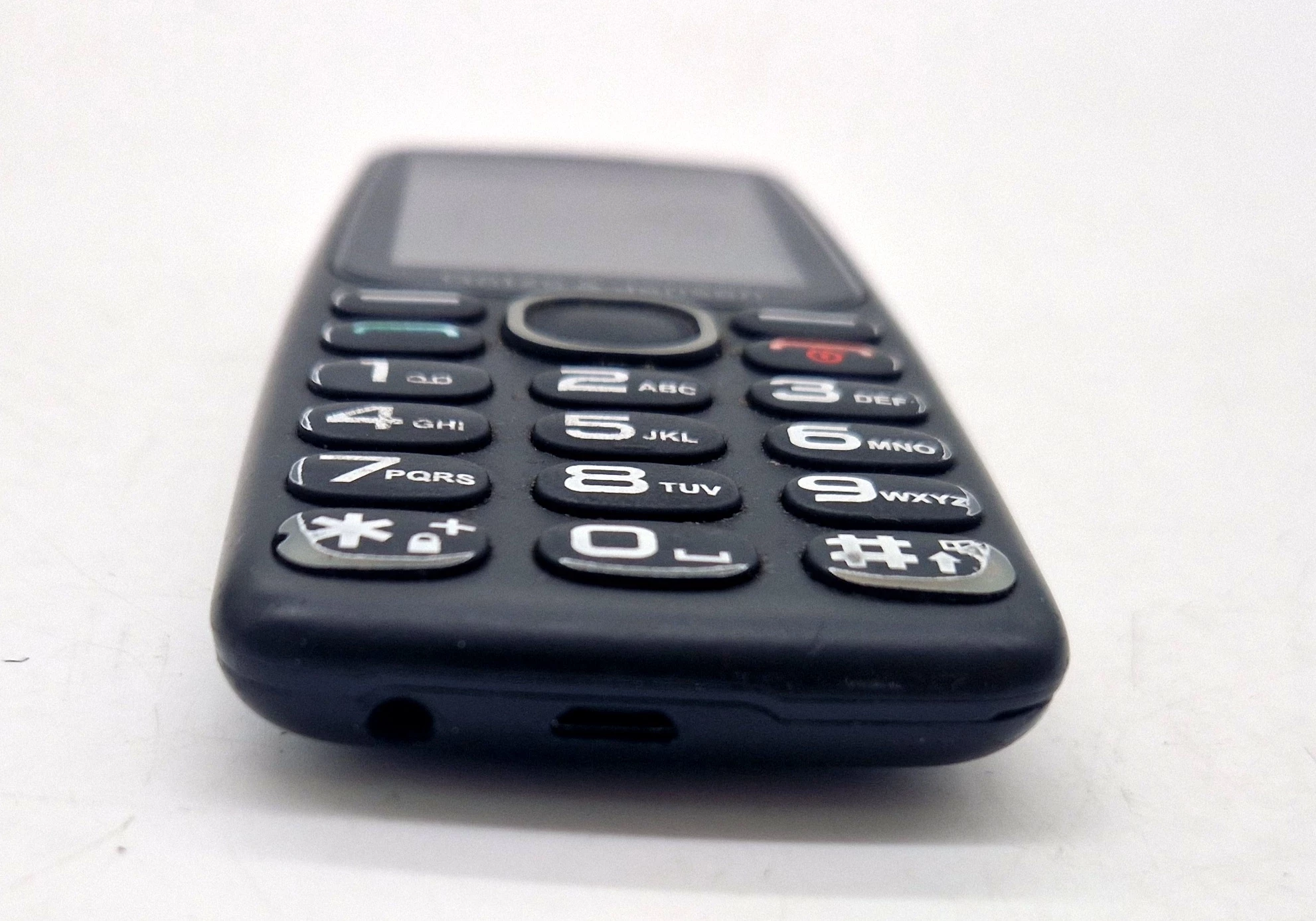 telefon-gotze-jensen-gfe303-przekatna-ekranu-240