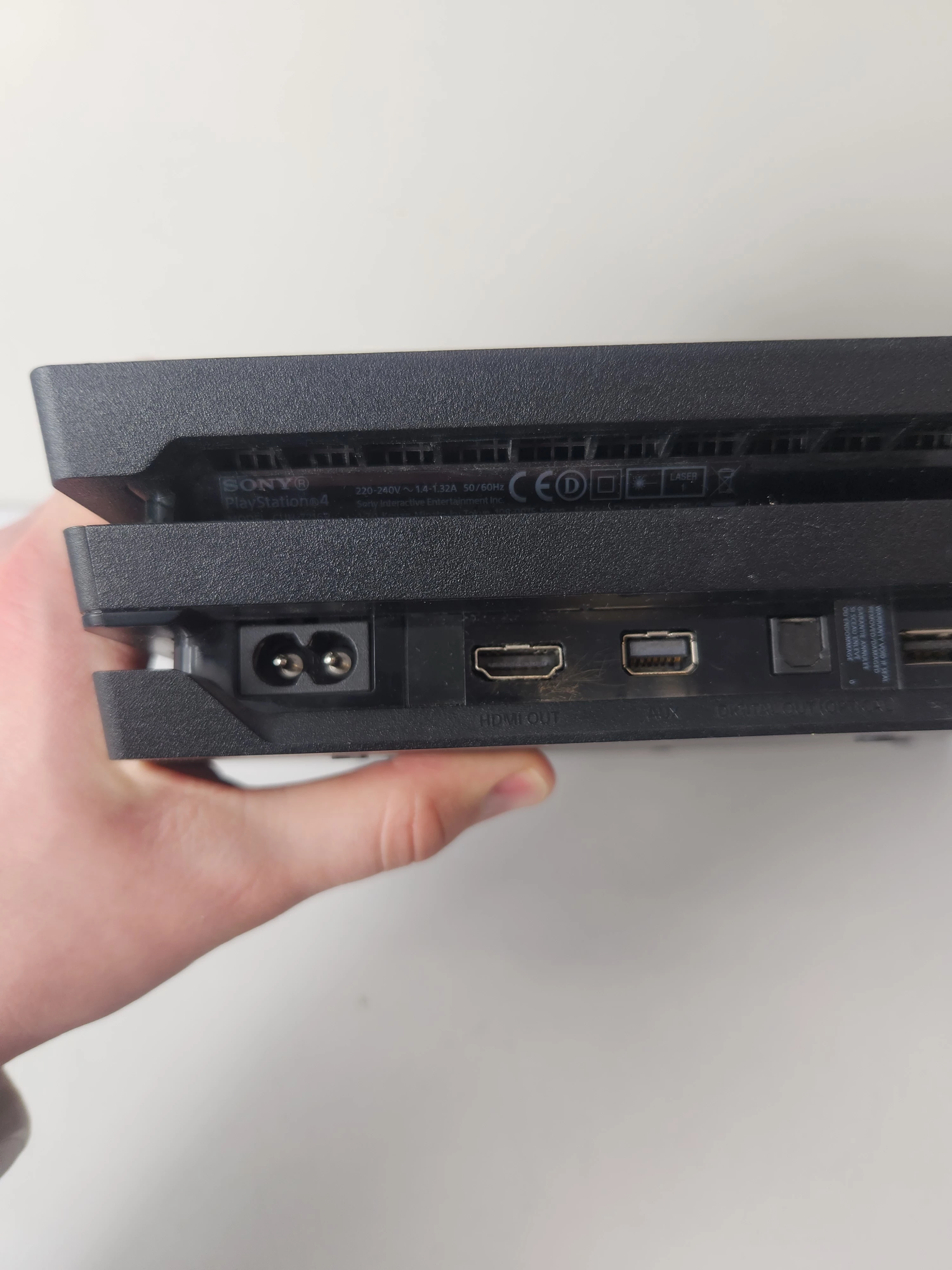 konsola-playstation-4-pro-1tb-kod-producenta-cuh-7216b