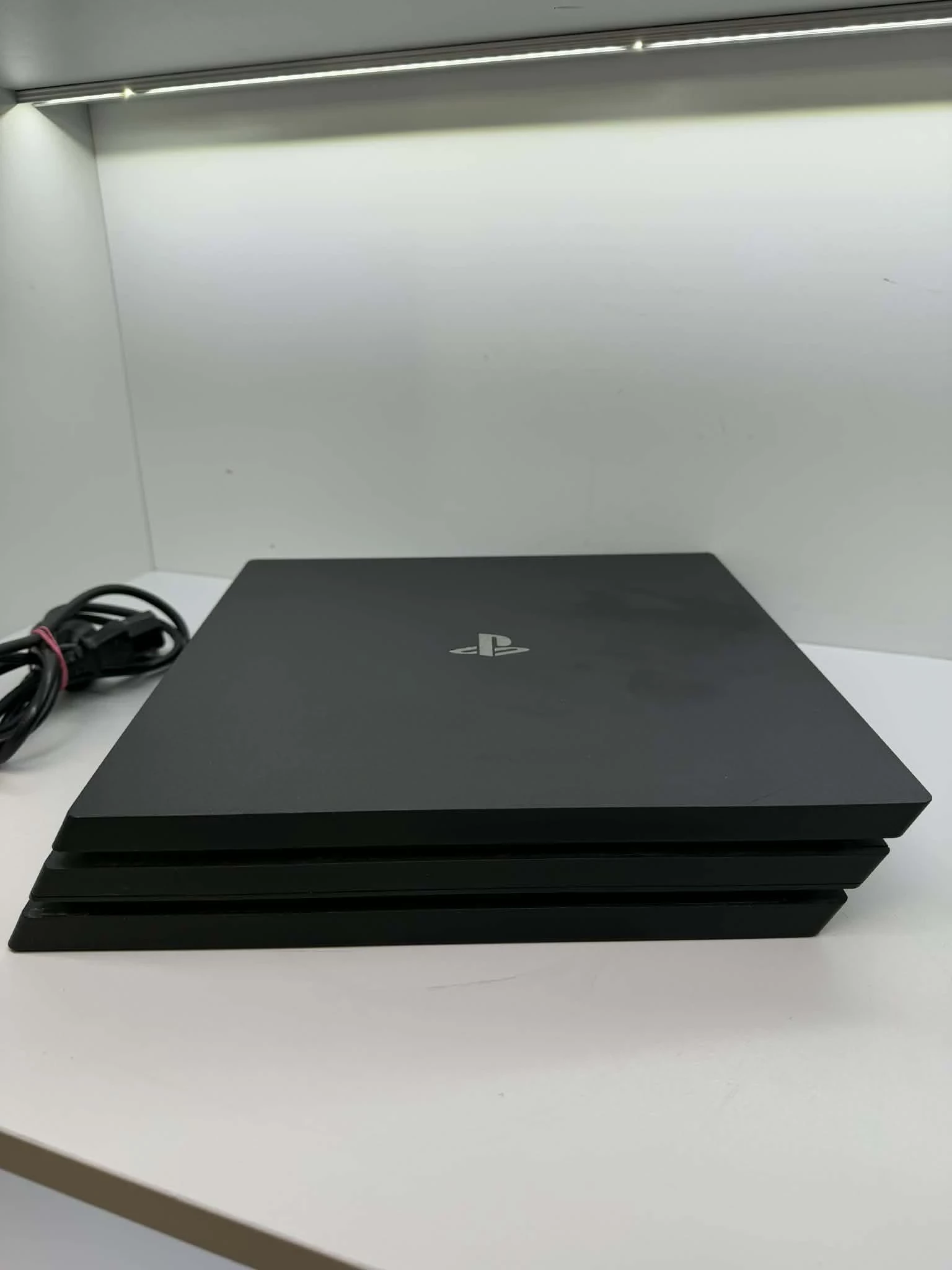 konsola-ps4-pro-1tb-cuh-7016bzas-stan-11323-2