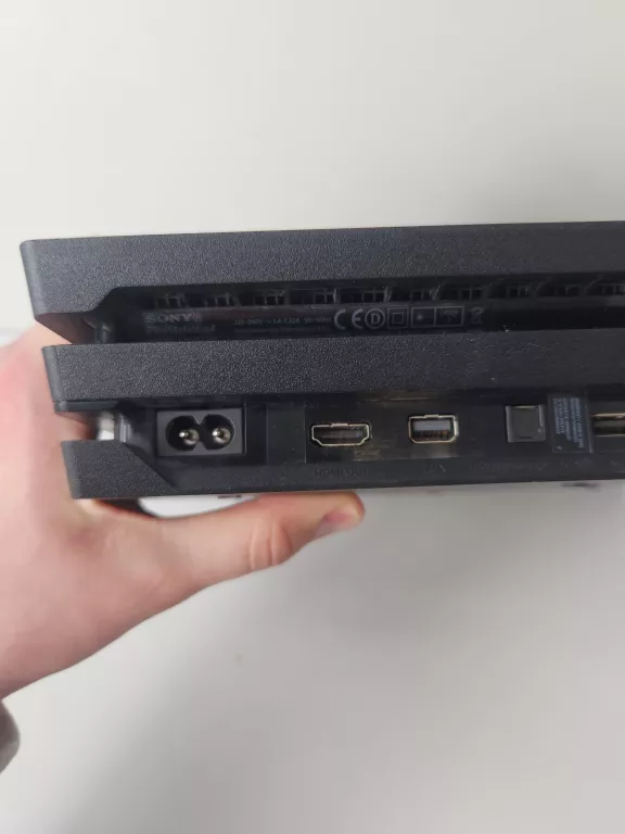 konsola-playstation-4-pro-1tb-kod-producenta-cuh-7216b