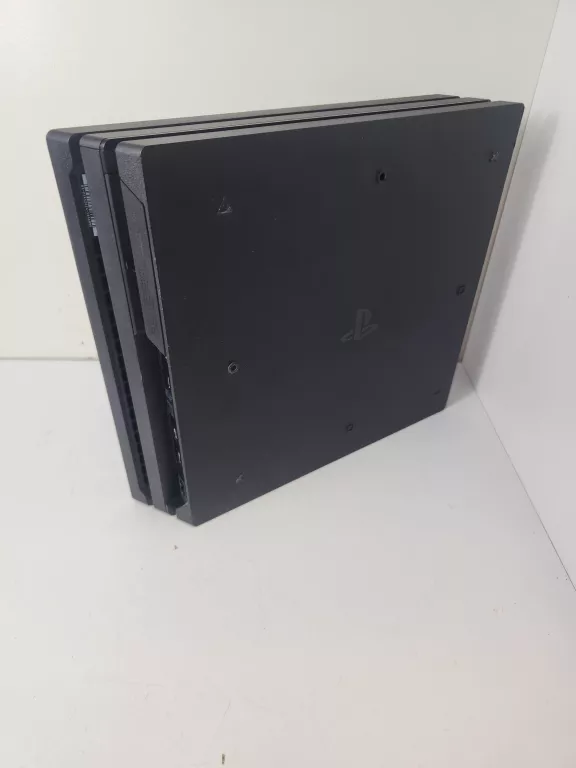konsola-playstation-4-pro-1tb-stan-11323-2
