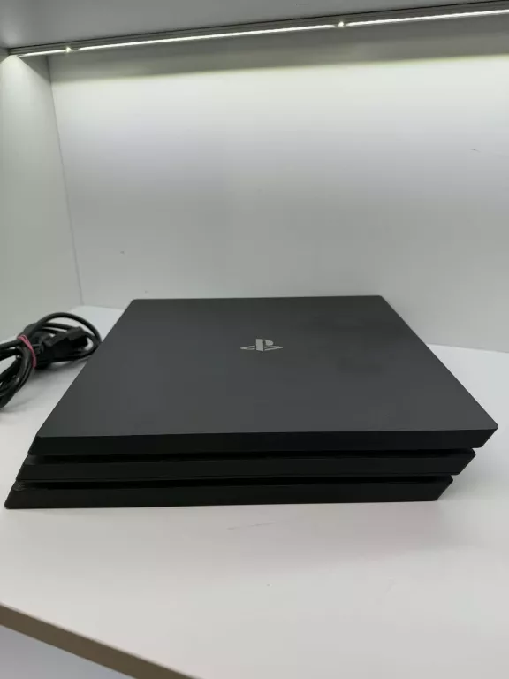 konsola-ps4-pro-1tb-cuh-7016bzas-stan-11323-2