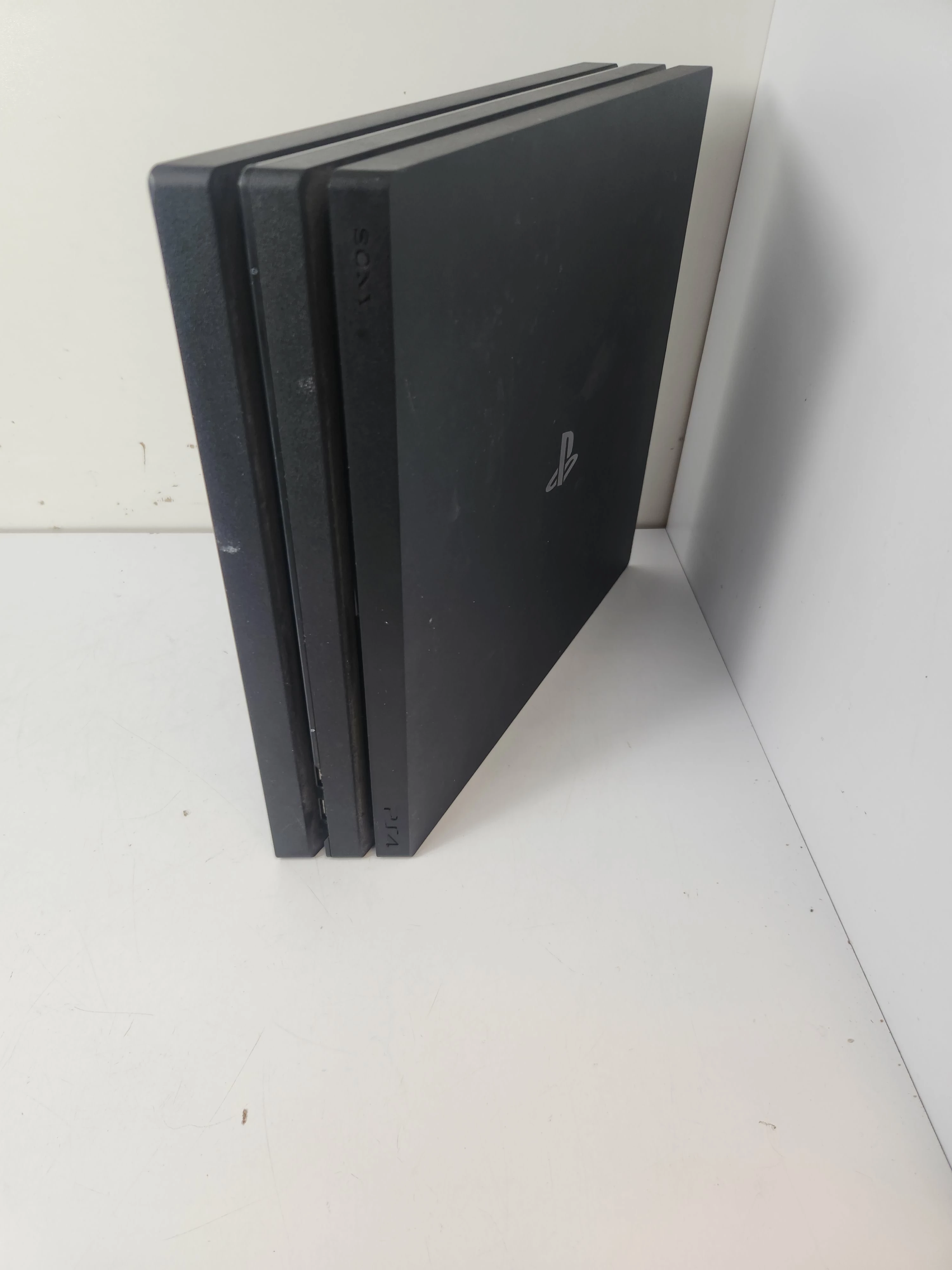 konsola-playstation-4-pro-1tb-ean-gtin-0711719936961