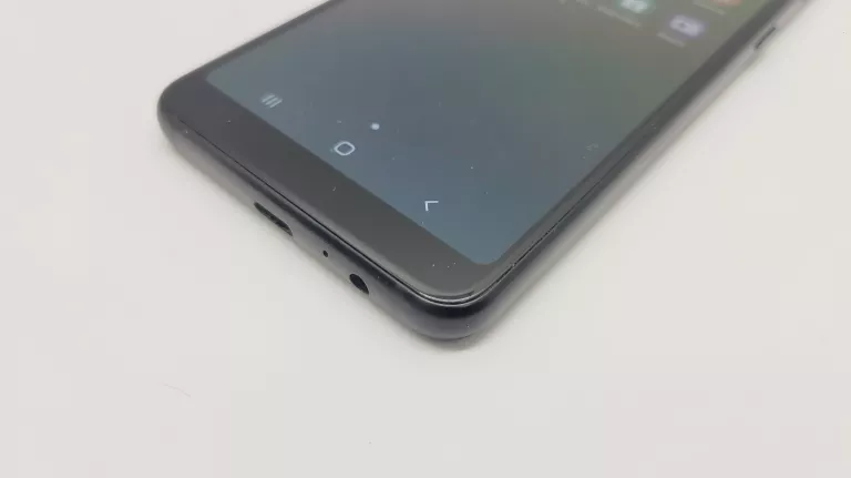 samsung-galaxy-a8-2018-4gb32gb-stan-11323-2