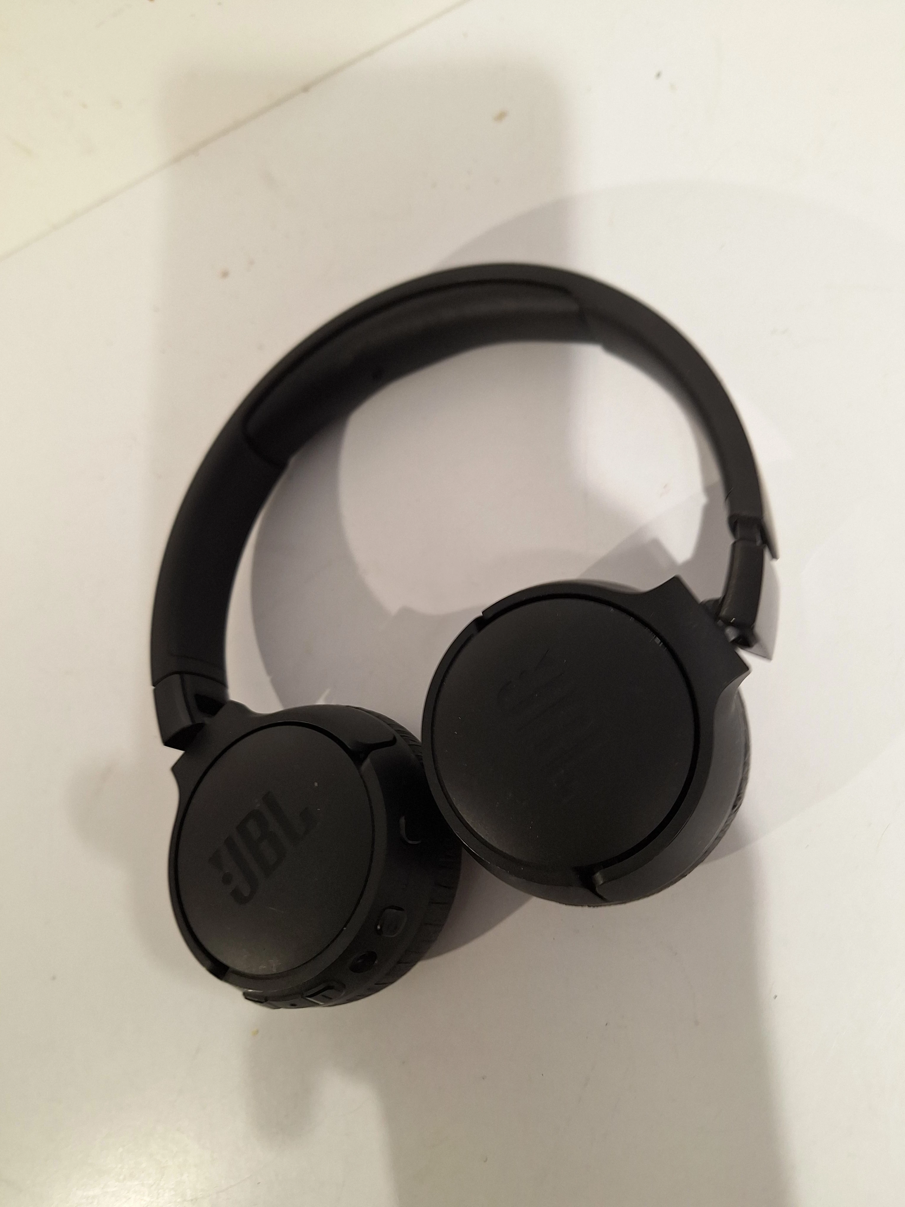 sluchawki-czarne-jbl-nauszne-tune660nc-stan-11323-2