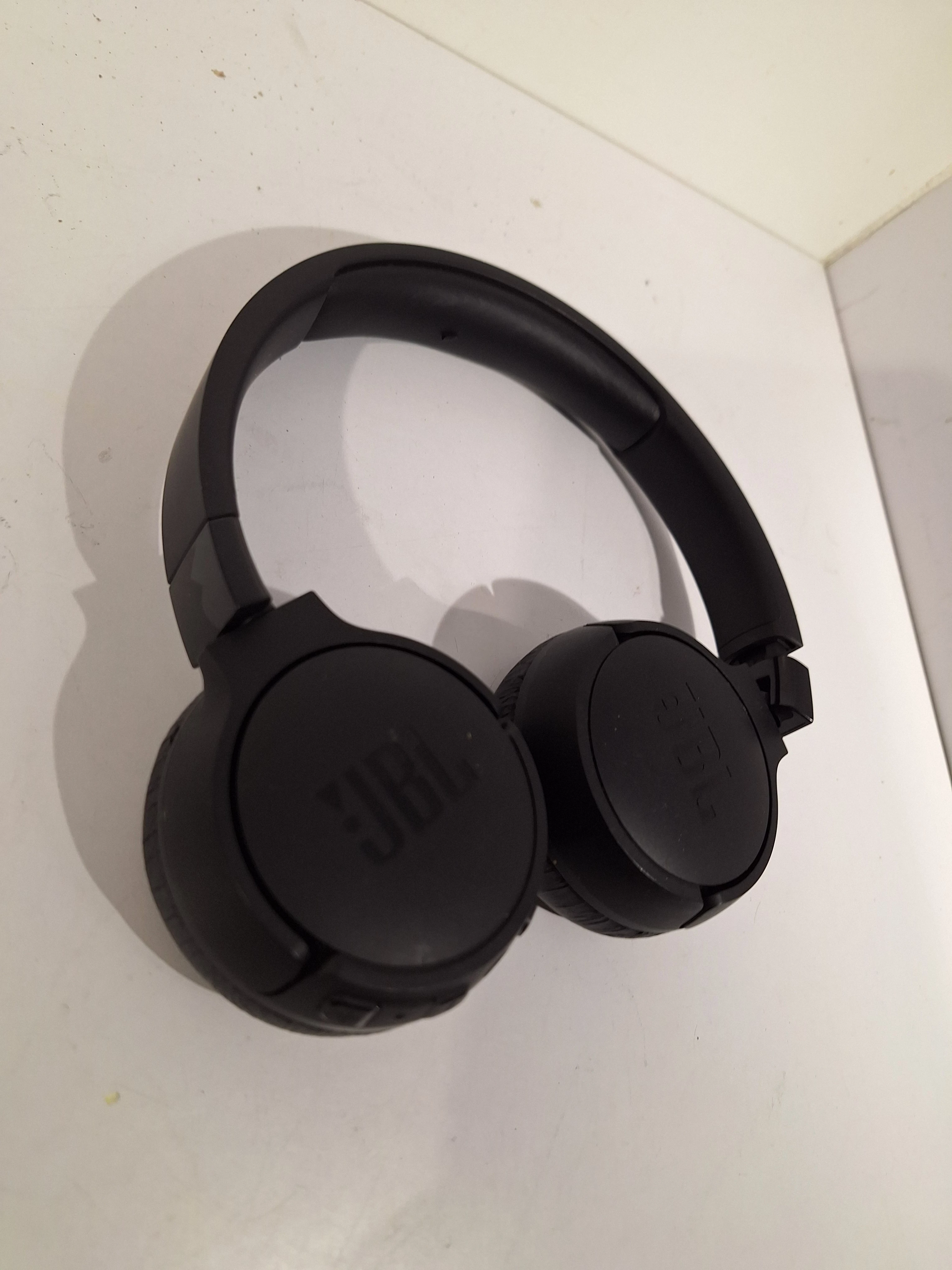 sluchawki-czarne-jbl-nauszne-tune660nc-ean-gtin-050036380751