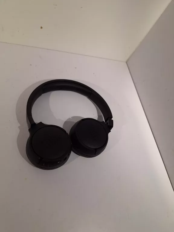 sluchawki-czarne-jbl-nauszne-tune660nc-kod-producenta-t660btncbia