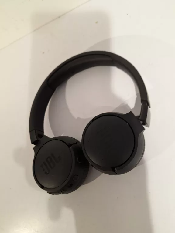 sluchawki-czarne-jbl-nauszne-tune660nc-stan-11323-2