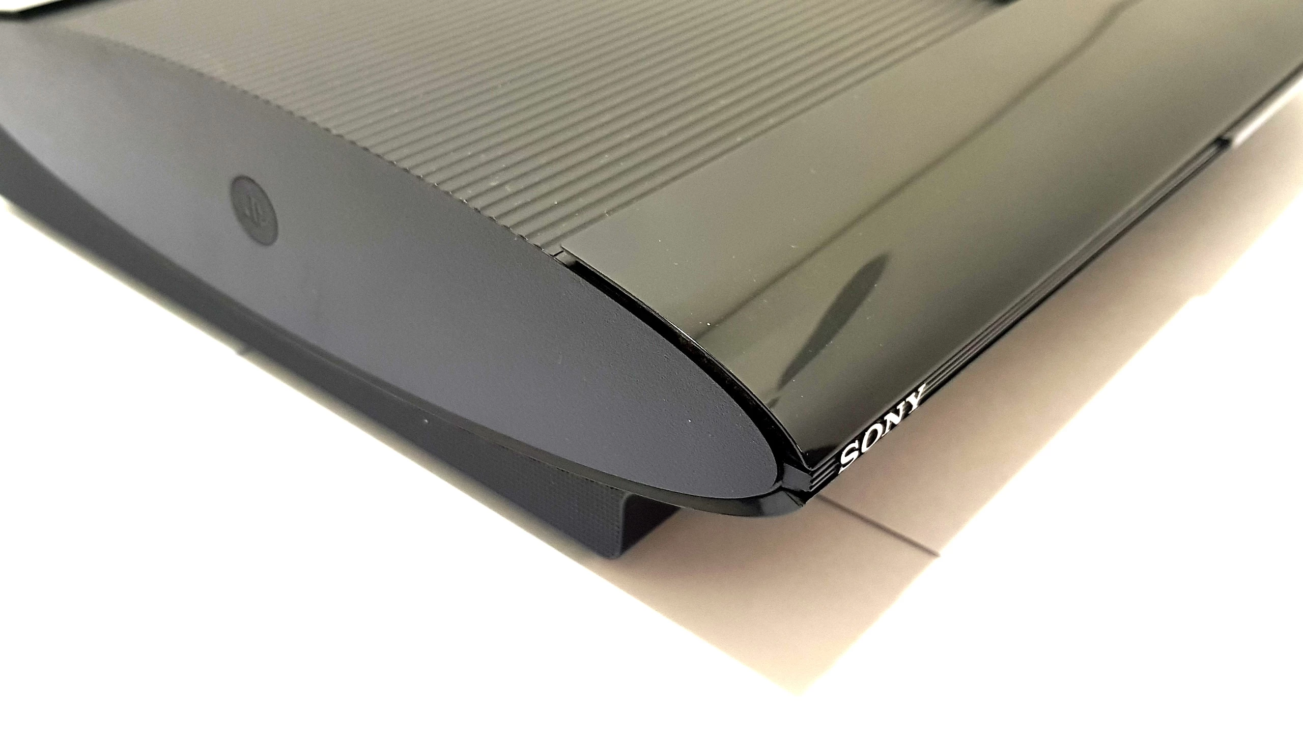 konsola-sony-ps3-super-slim-cech-4304c-500gb-2-pady-stan-bdb-kolor-249512-1647413