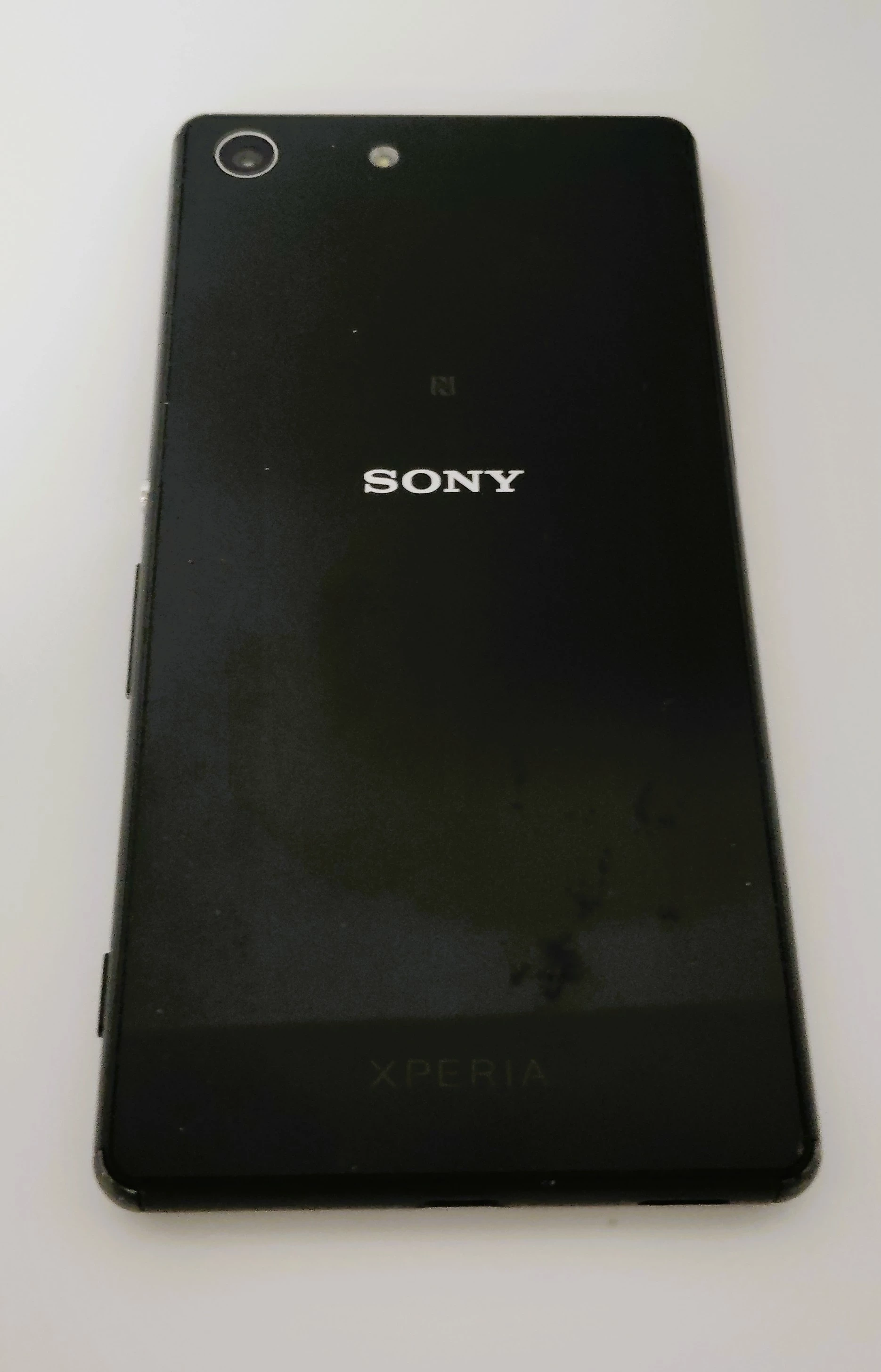 telefon-sony-xperia-e5603-316gb-ean-gtin-5413729229211