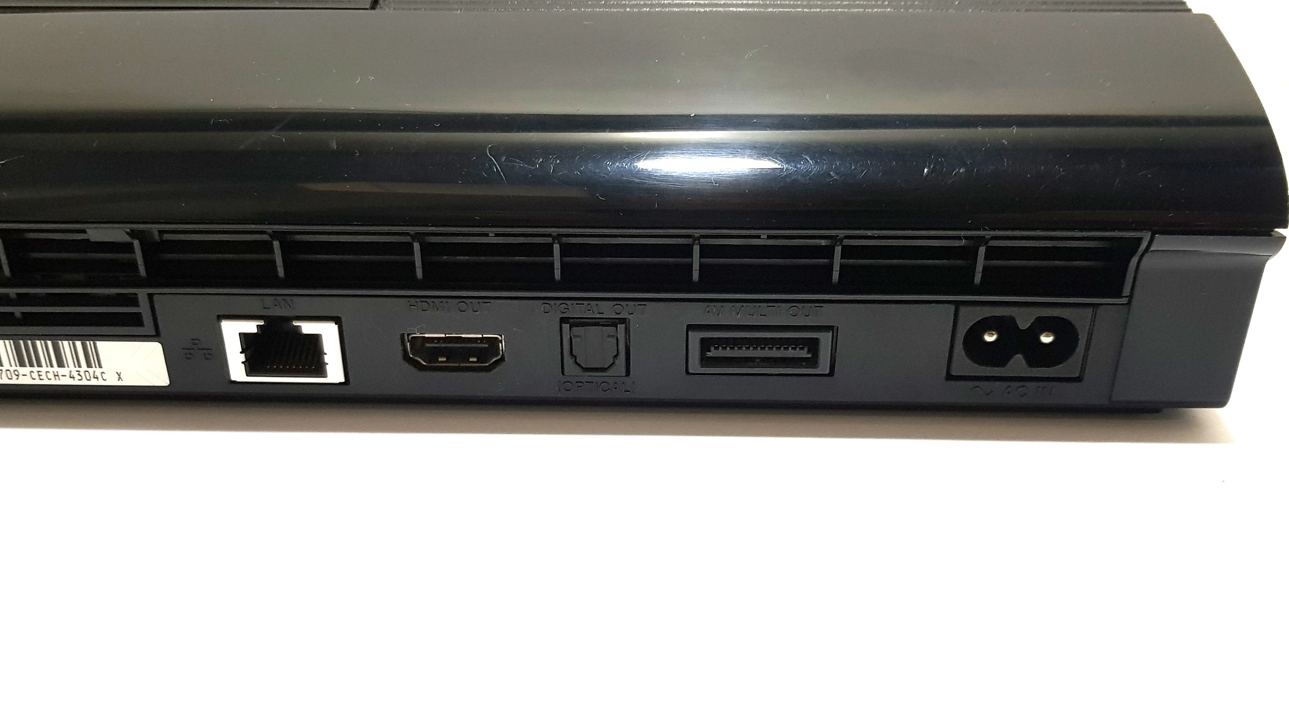 konsola-sony-ps3-super-slim-cech-4304c-500gb-2-pady-stan-bdb-rodzaje-odtwarzanych-nosnikow-205982-1