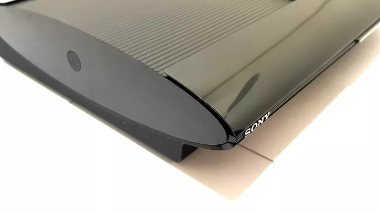 konsola-sony-ps3-super-slim-cech-4304c-500gb-2-pady-stan-bdb-kolor-249512-1647413