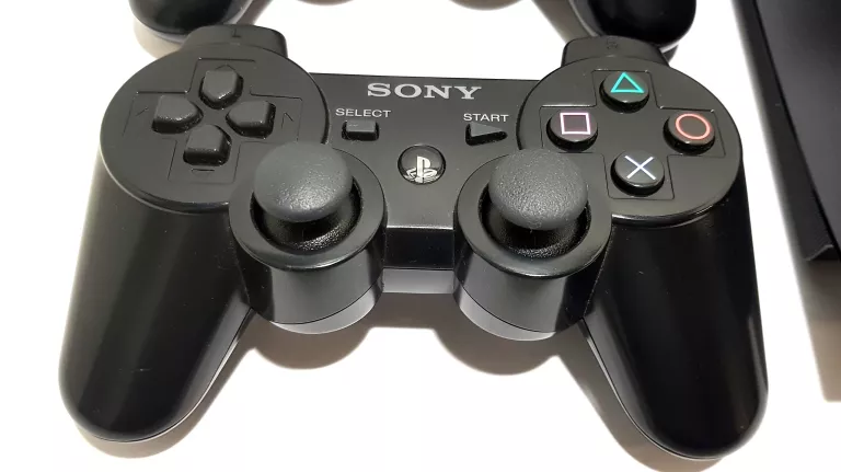 konsola-sony-ps3-super-slim-cech-4304c-500gb-2-pady-stan-bdb-stan-11323-2