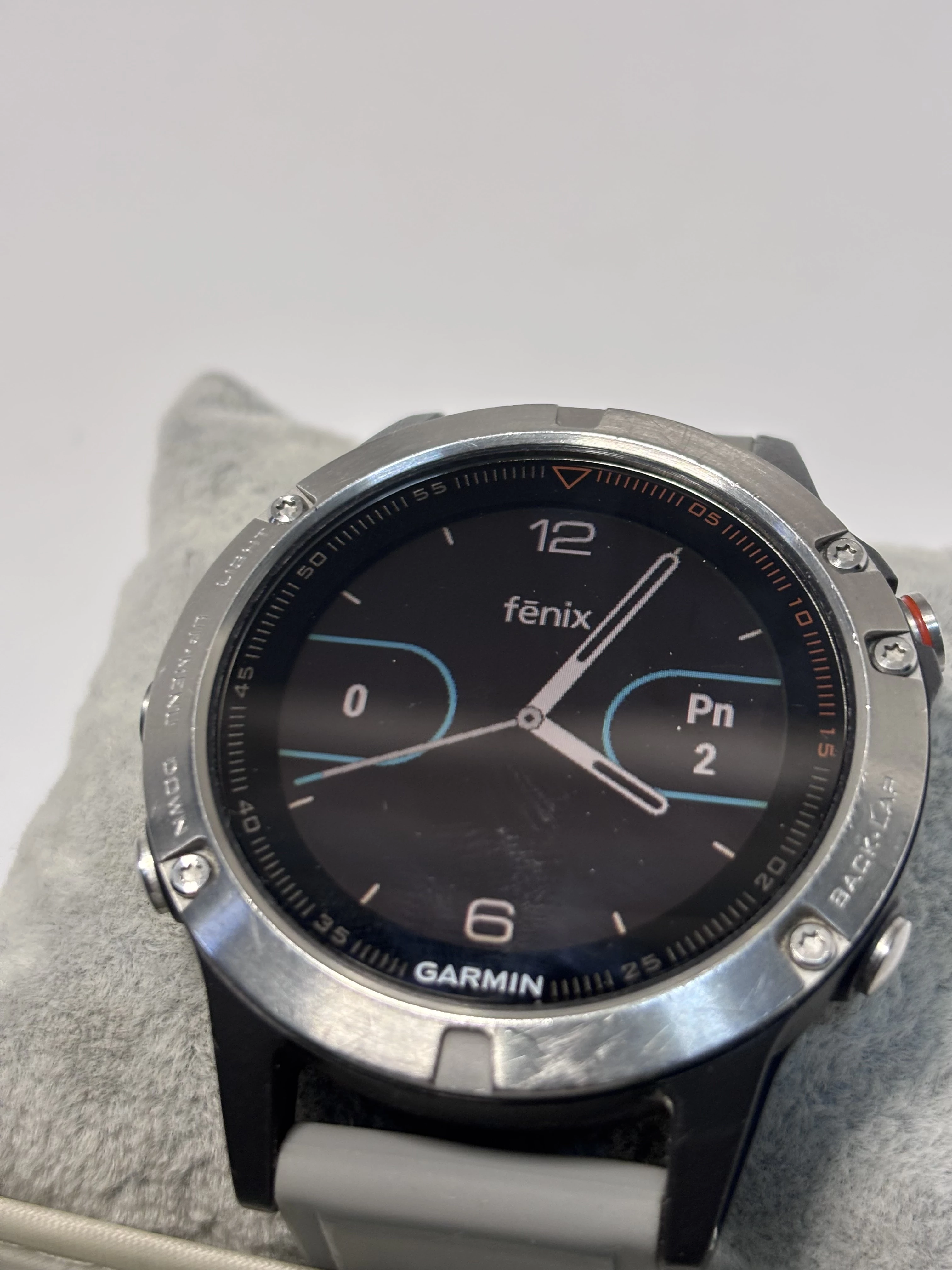 smartwatch-garmin-fenix-5-stan-11323-2