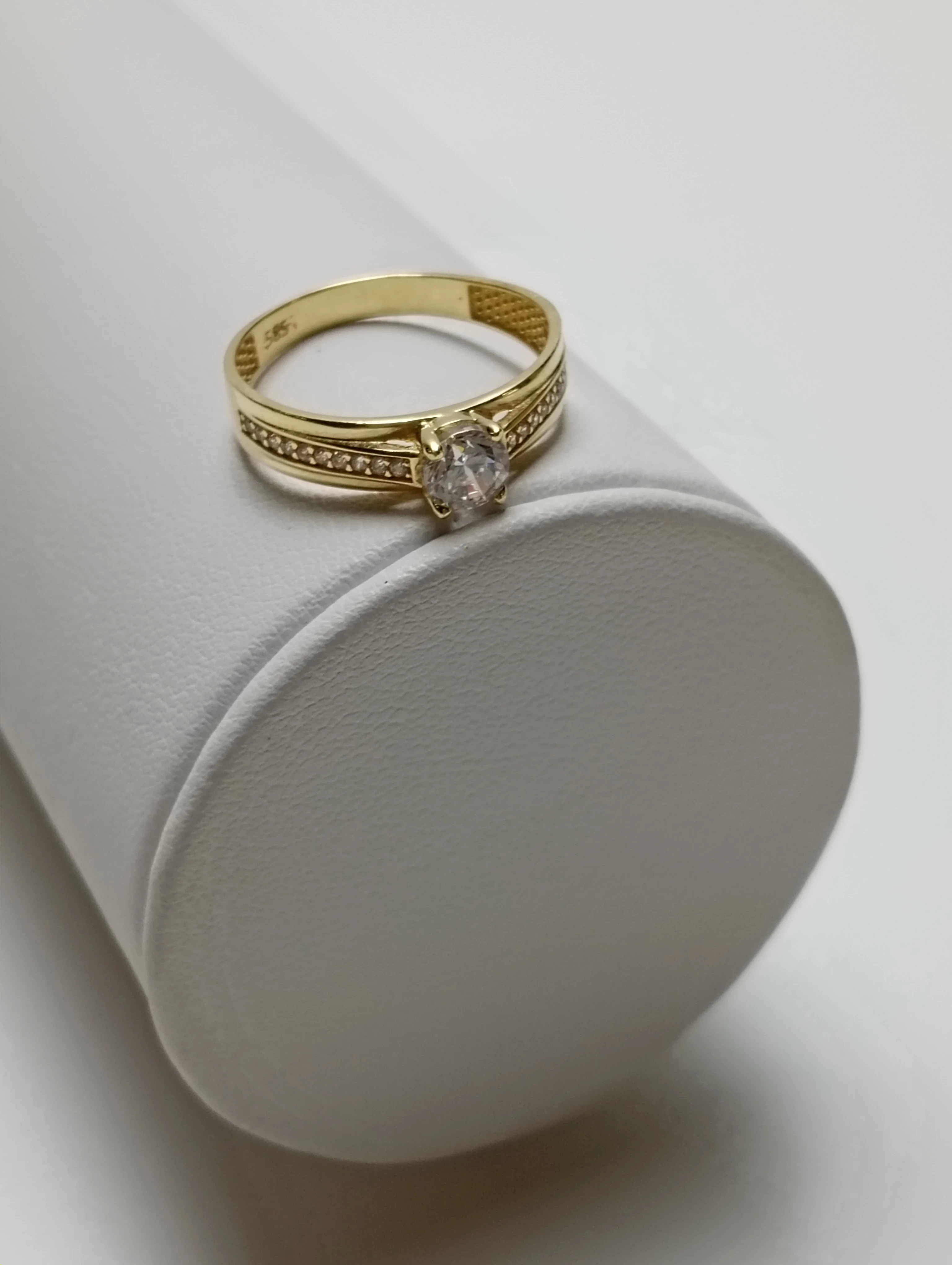 piekny-zloty-pierscionek-cyrkonie-22458519r-rodzaj-2205-16