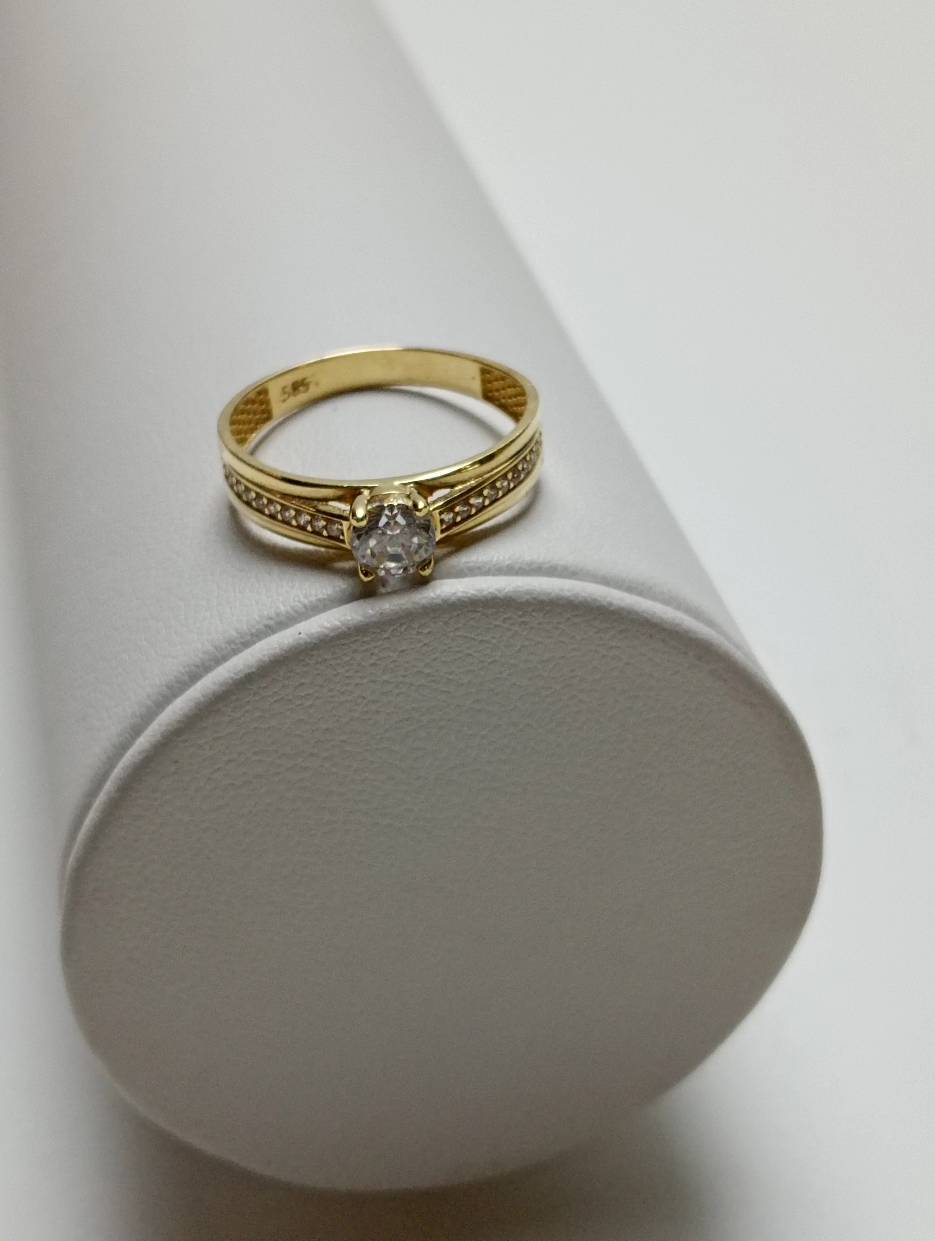 piekny-zloty-pierscionek-cyrkonie-22458519r-31-stycznia-34-chojnice