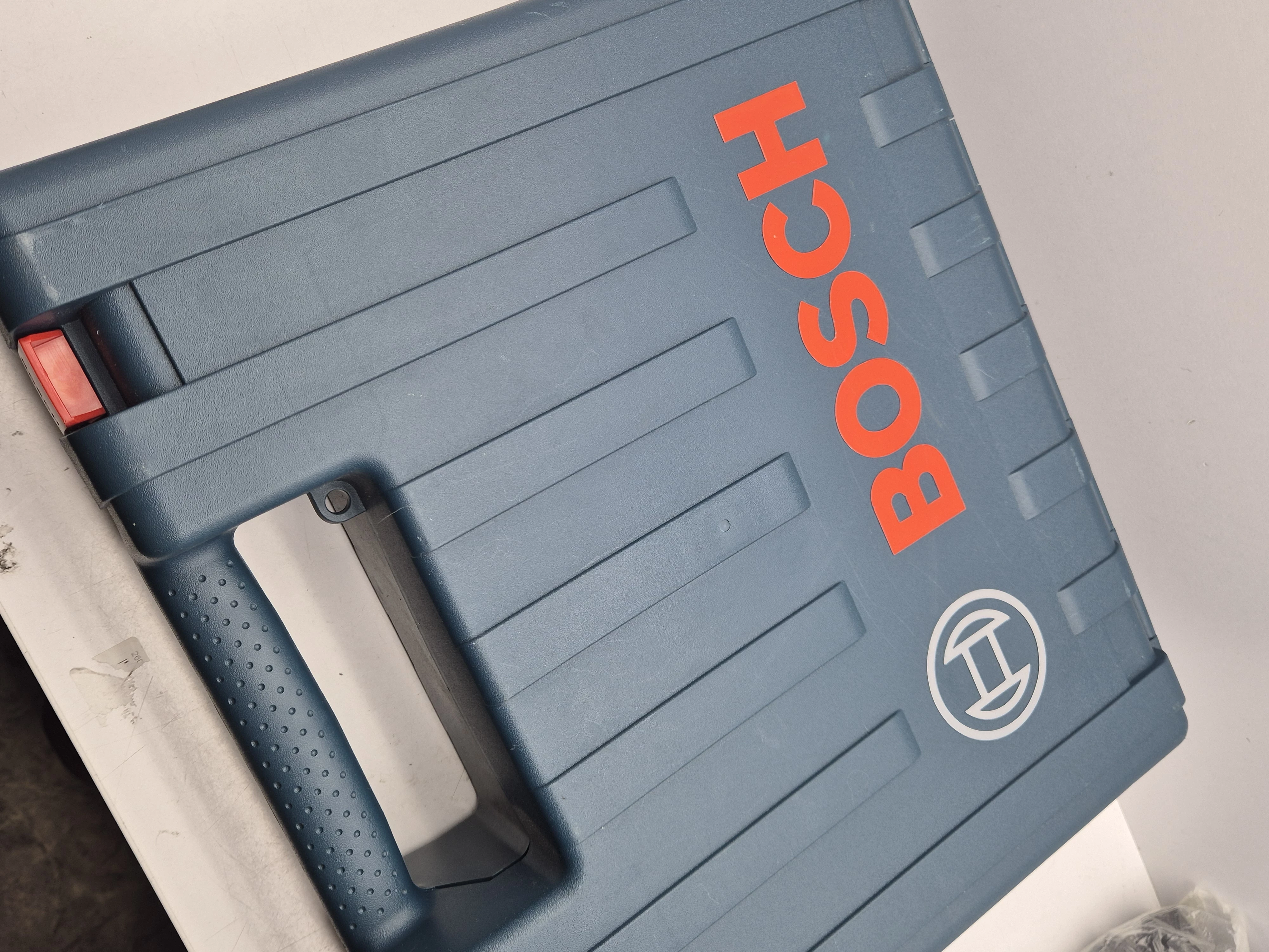 mlotowiertarka-wiertarka-udarowa-27j-790w-sds-plus-gbh-240-bosch-seria-gbh-240-0-611-272-100-0611272100