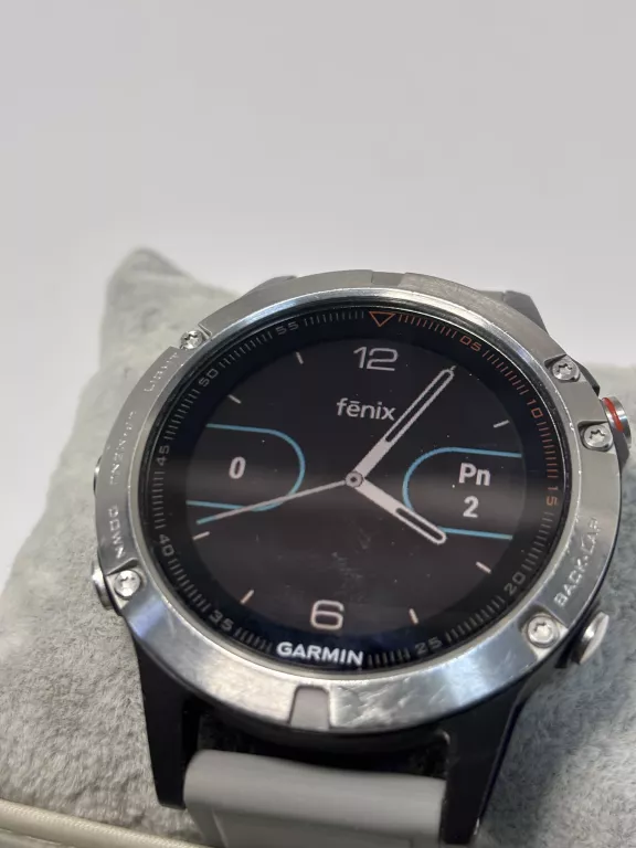 smartwatch-garmin-fenix-5-stan-11323-2