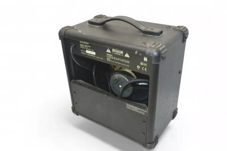 wzmacniacz-gitarowy-ga-15-piecyk-pokrowiec-kod-producenta-aa