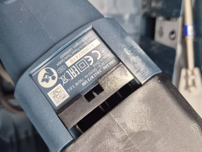 mlotowiertarka-wiertarka-udarowa-27j-790w-sds-plus-gbh-240-bosch-pojemnosc-zbiornika-000