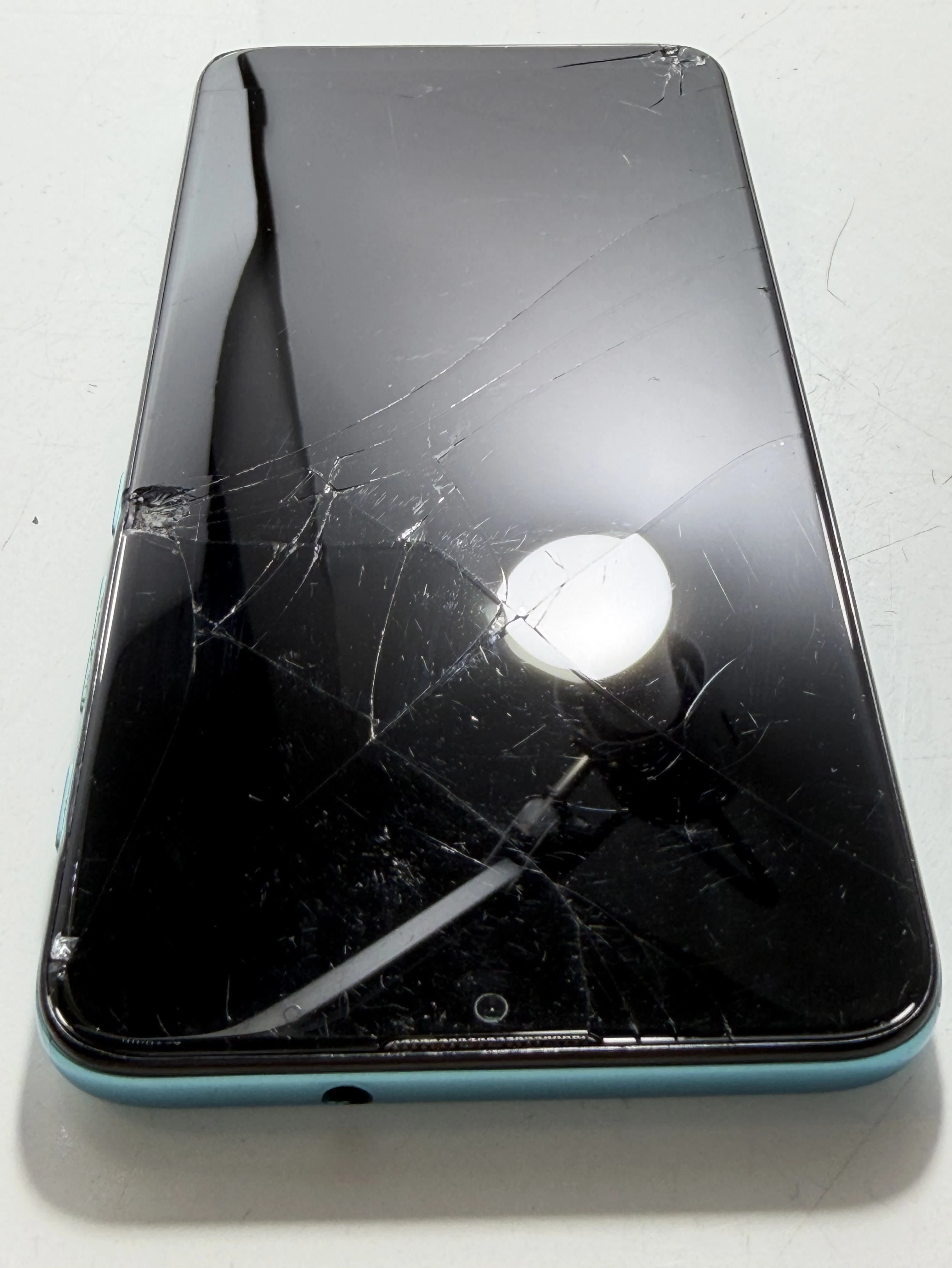 telefon-motorola-moto-e20-232gb-opis-wbudowana-pamiec-202869-214197