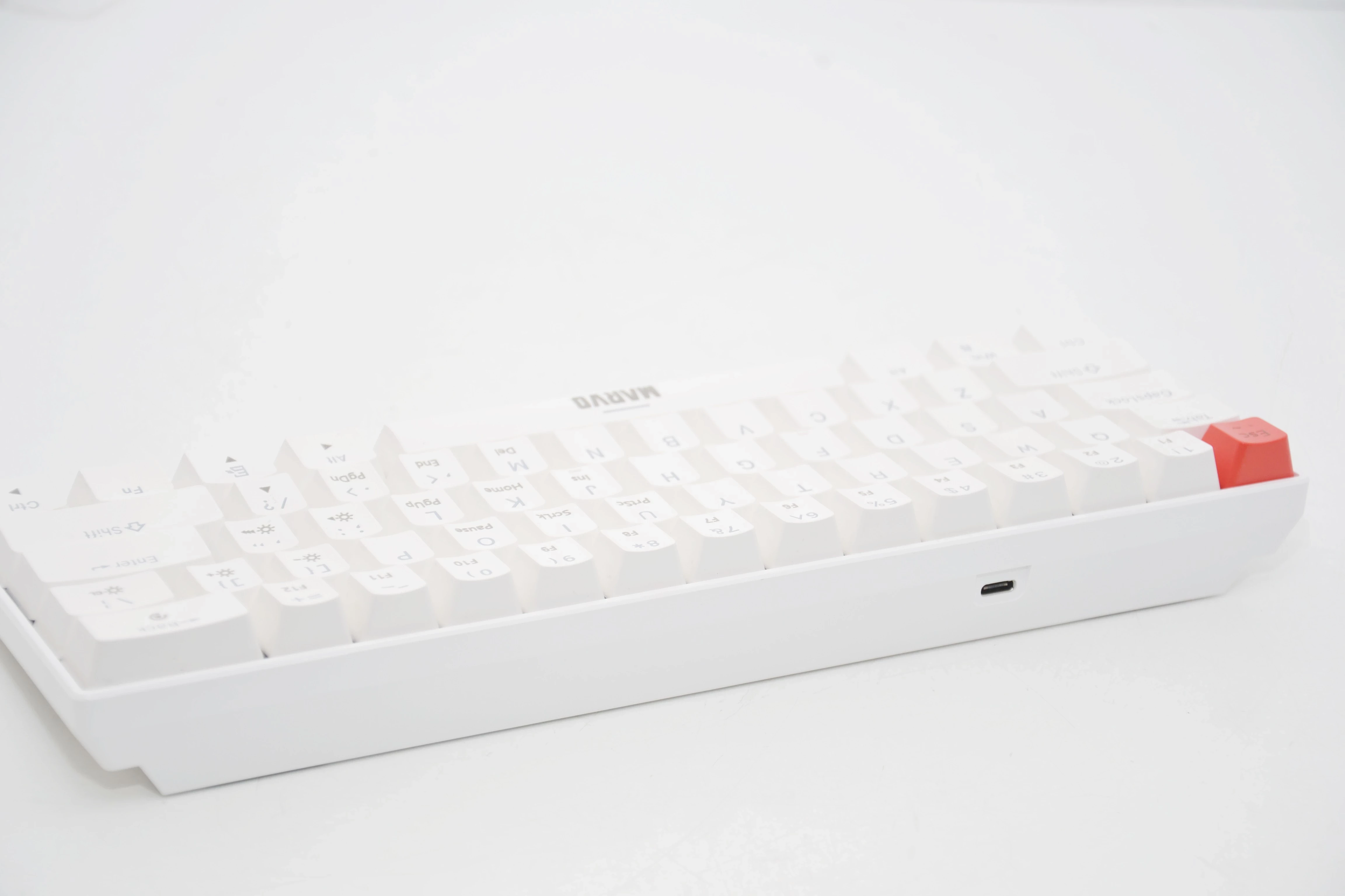 klawiatura-mechaniczna-saber-61-white-kg933gwh-typ-klawiatury-217377-276929