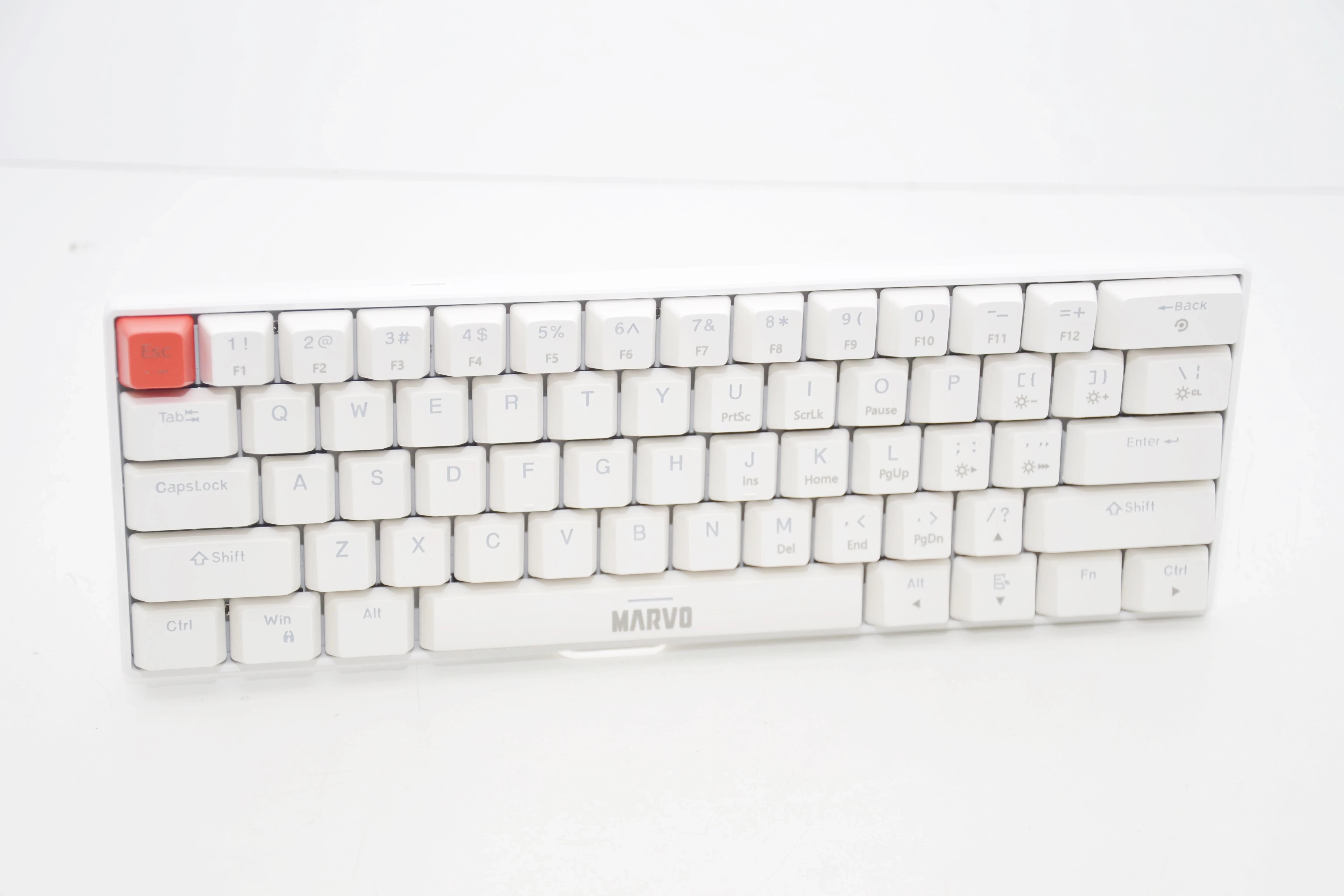 klawiatura-mechaniczna-saber-61-white-kg933gwh-ean-gtin-6932391937303