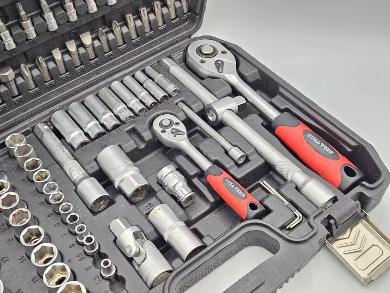 zestaw-kluczy-nasadowych-bull-tech-108-elementow-walizka-stan-11323-2