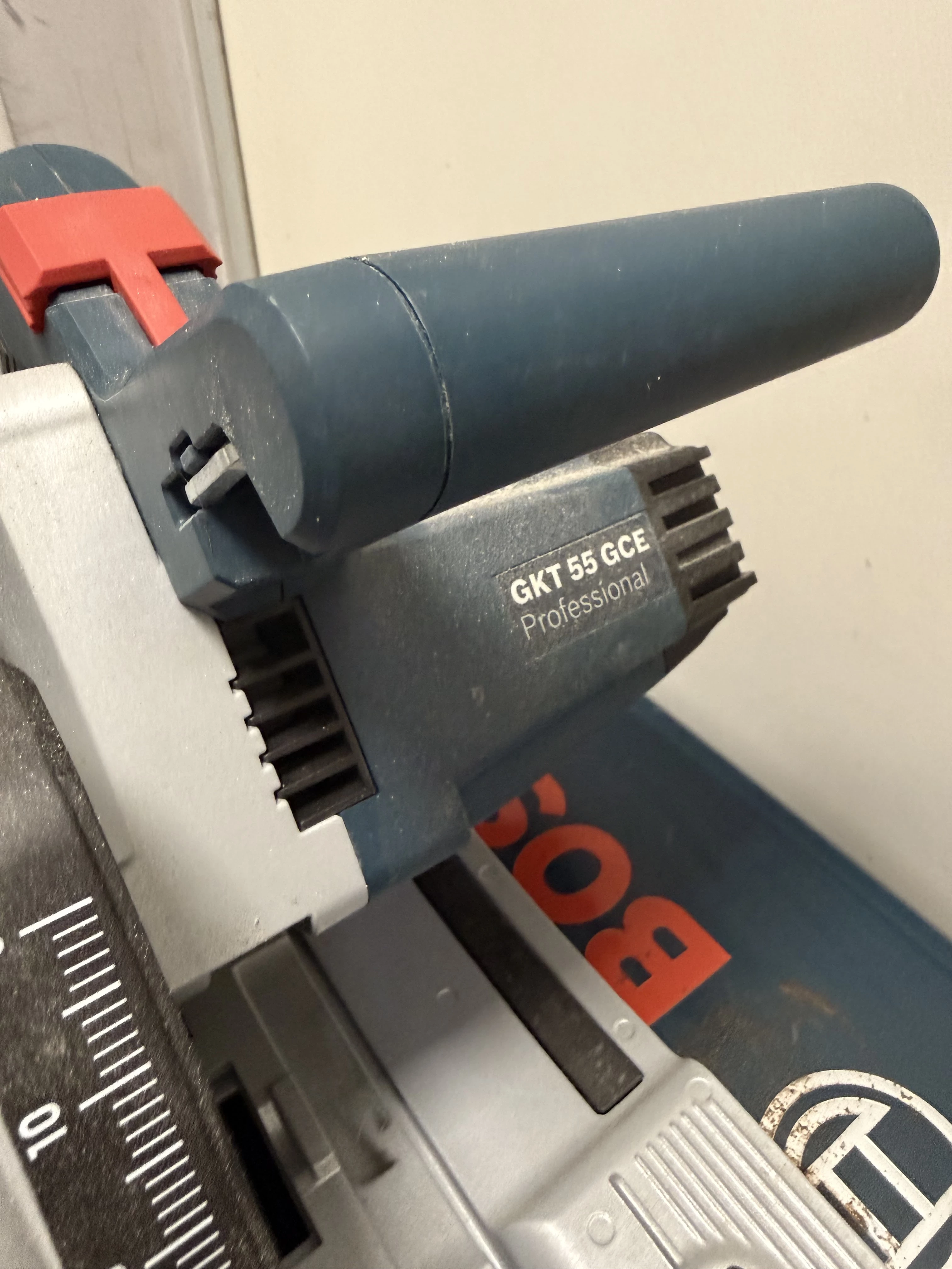 pilarko-zaglebiarka-bosch-professional-gkt-55-gce-3-601-f75-000-srednica-otworu-pily-16500