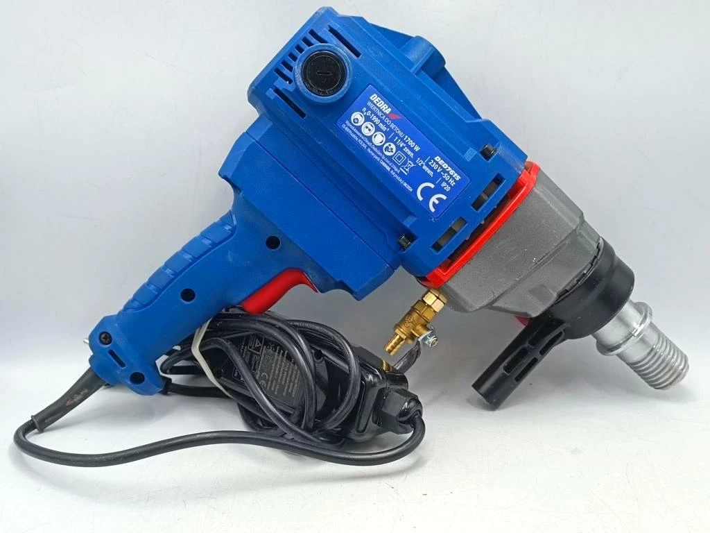 wiertnica-do-betonu-kamienia-dedra-otwornica-1700w-130mm-soft-start-ded761-moc-silnika-kw-170