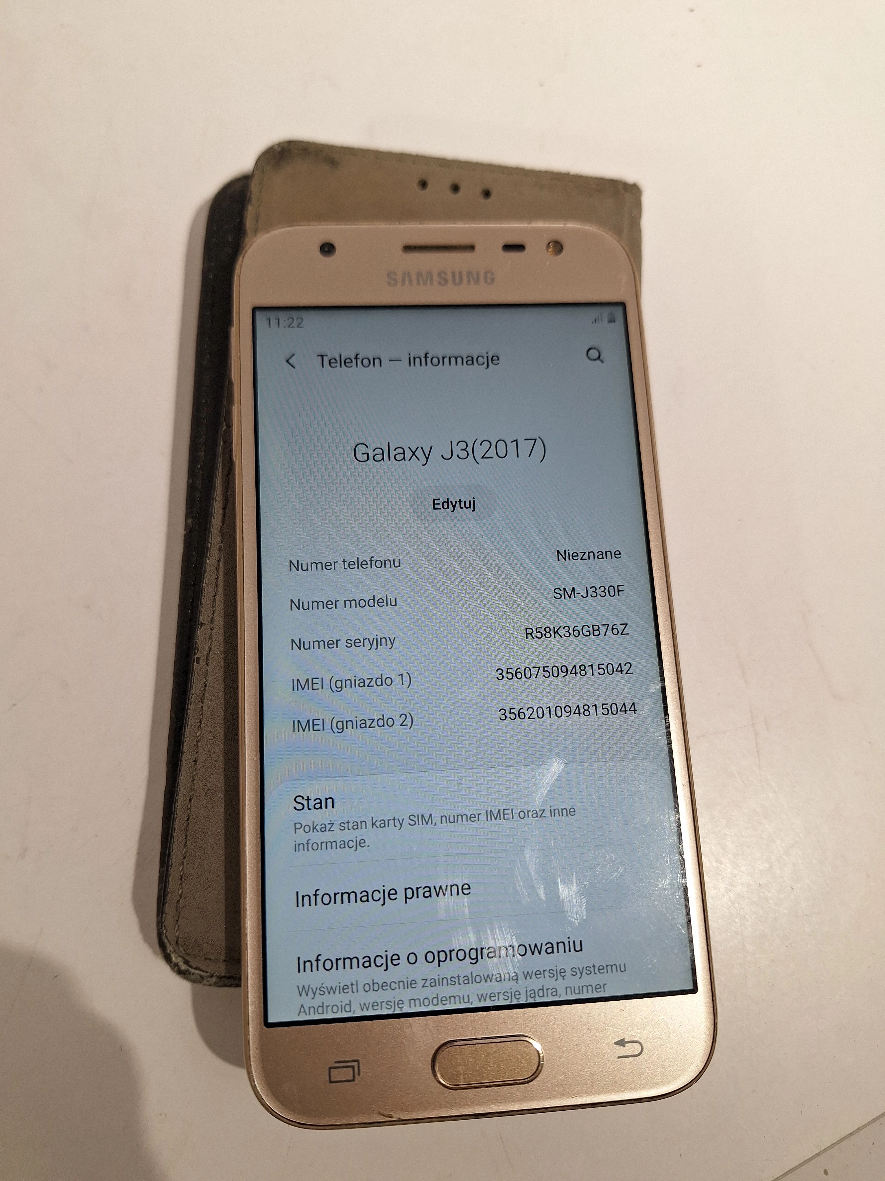 telefon-samsung-j3-2017-sm-j33f-16gb2gb-przebarwienia-etui-pojemnosc-akumulatora-2400