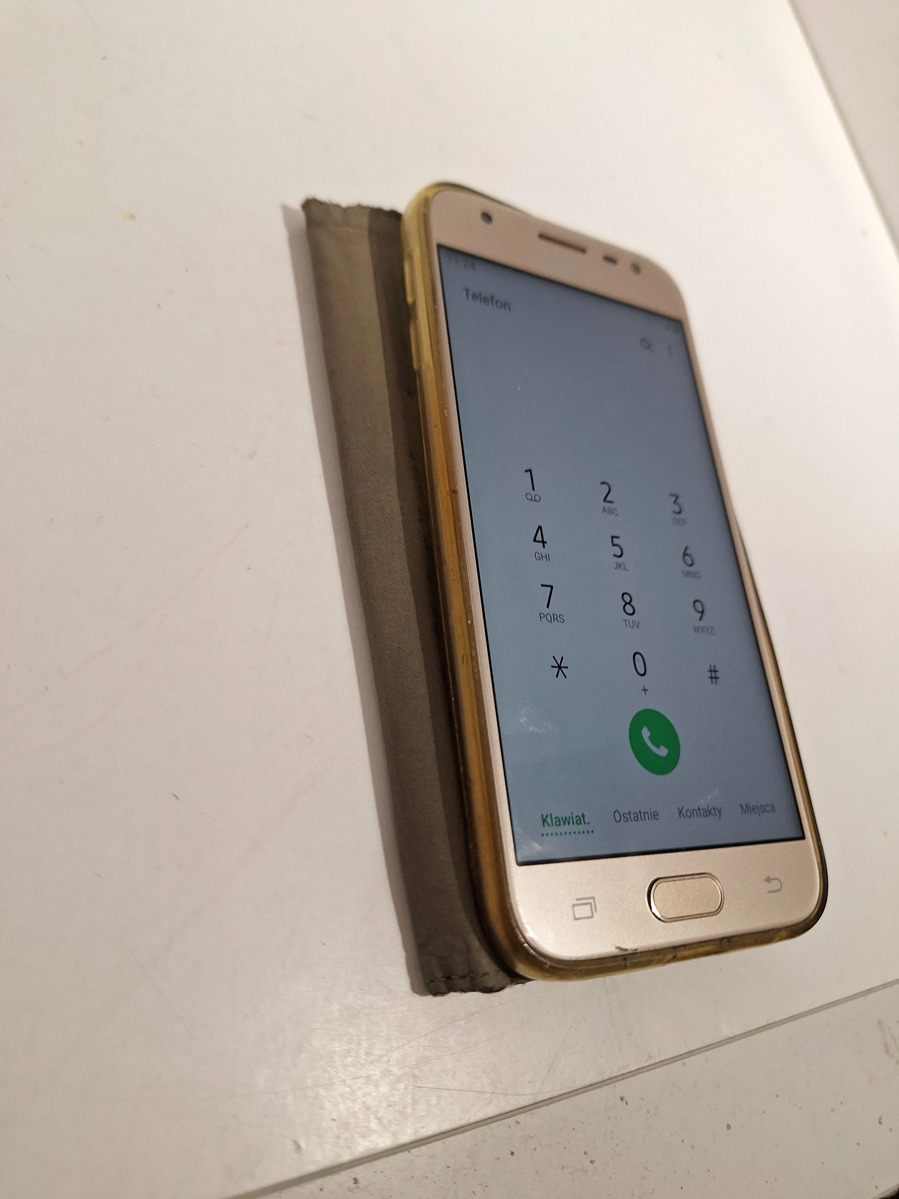 telefon-samsung-j3-2017-sm-j33f-16gb2gb-przebarwienia-etui-stan-11323-2