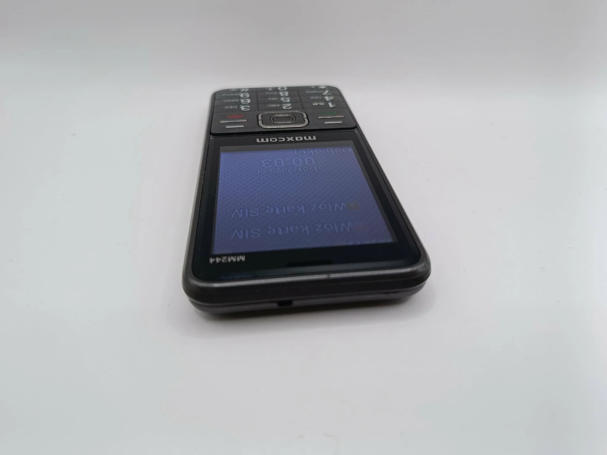 telefon-maxcom-mm244-przekatna-ekranu-280